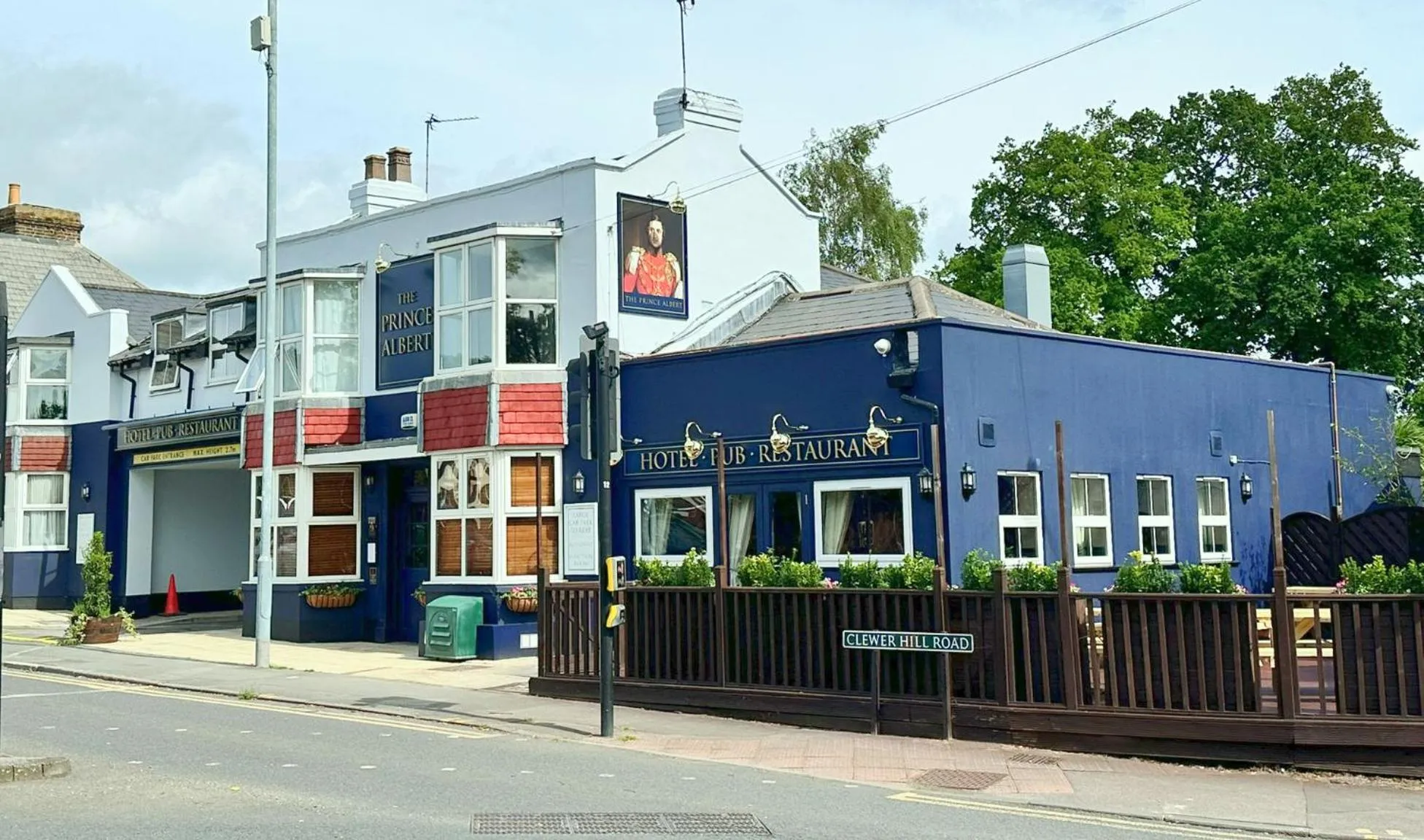 Property building in The Prince Albert Pub & Hotel with onsite FREE PARKING 2 minutes from Legoland