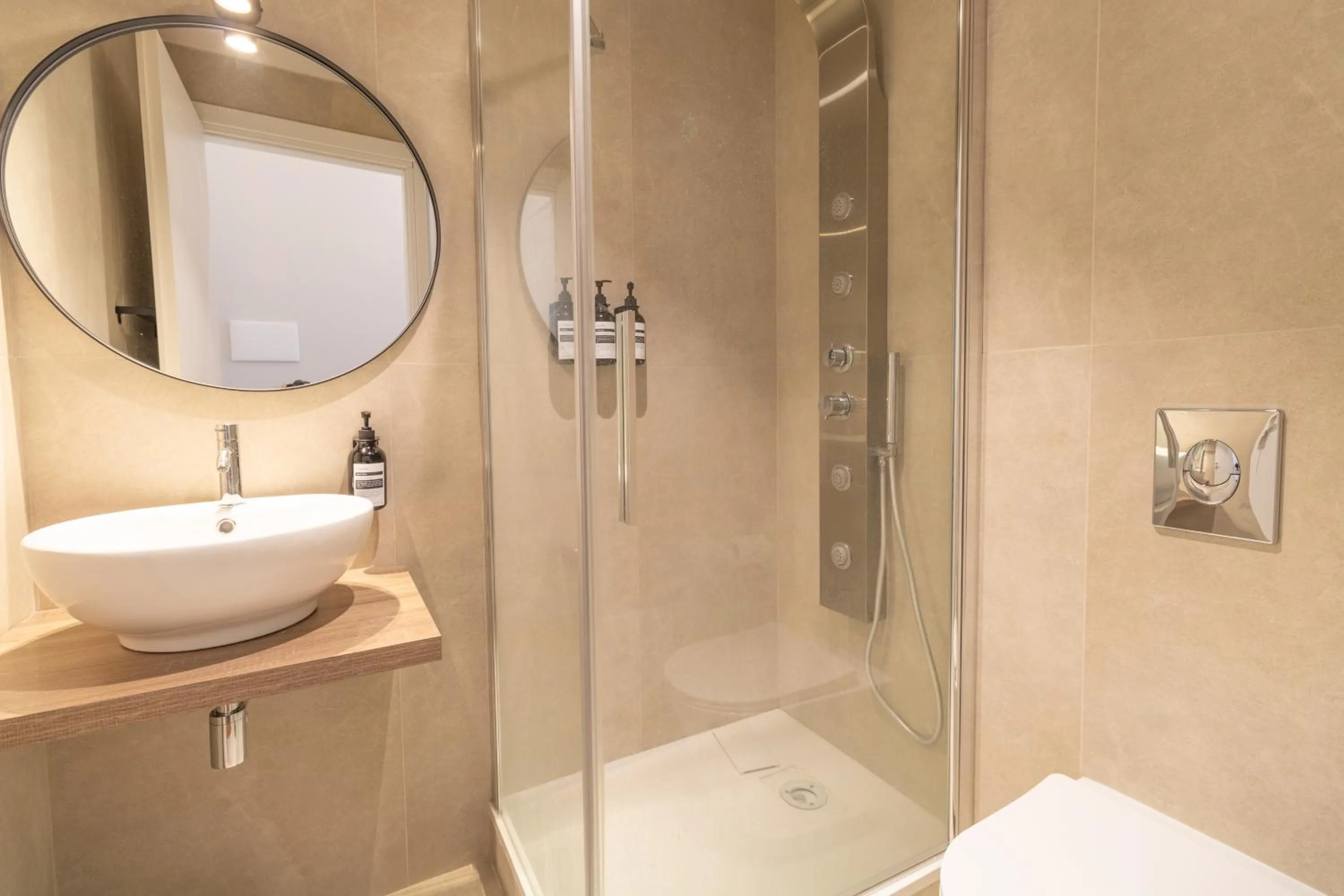 Shower in Guesthouse Emilio