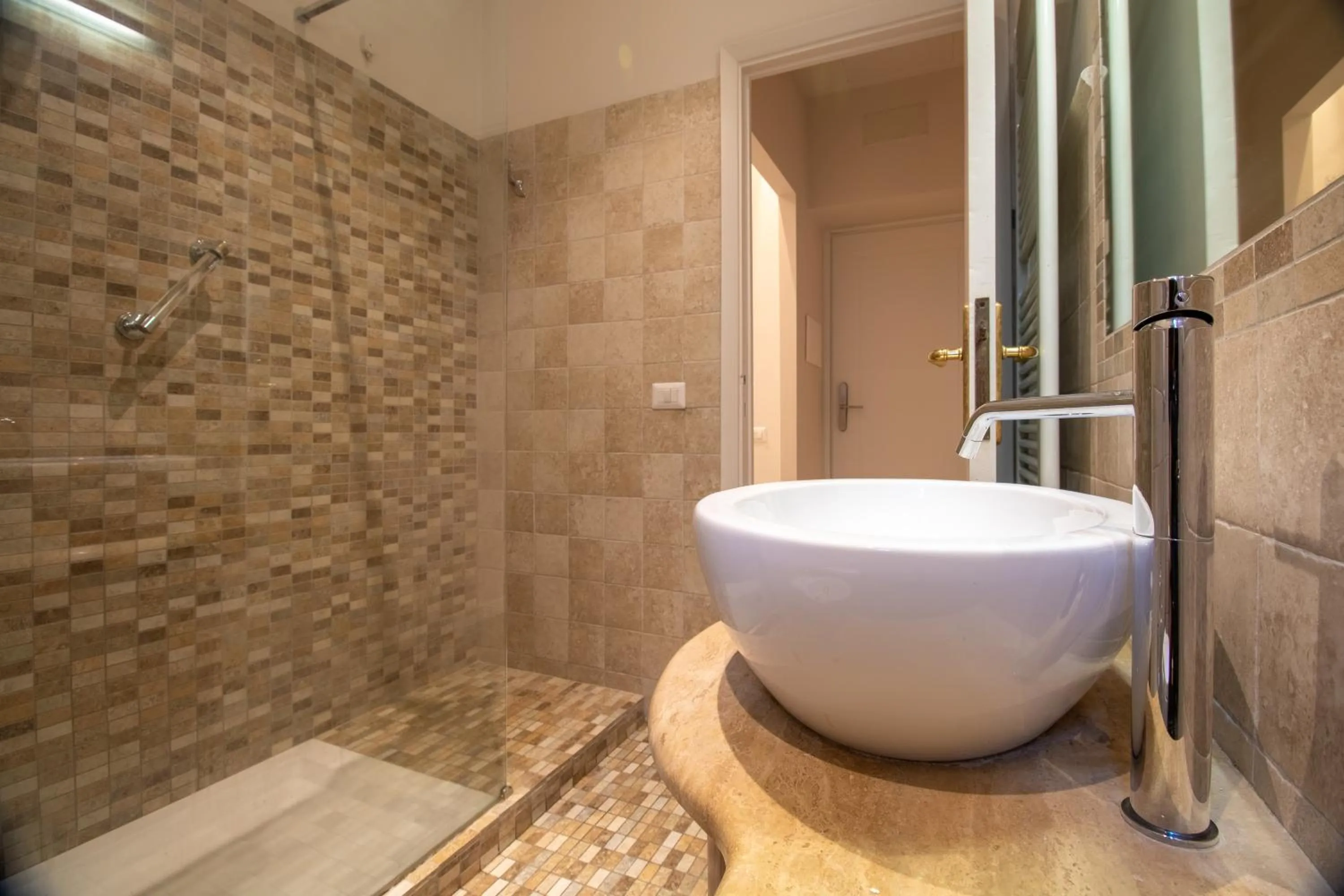 Shower in Guesthouse Emilio