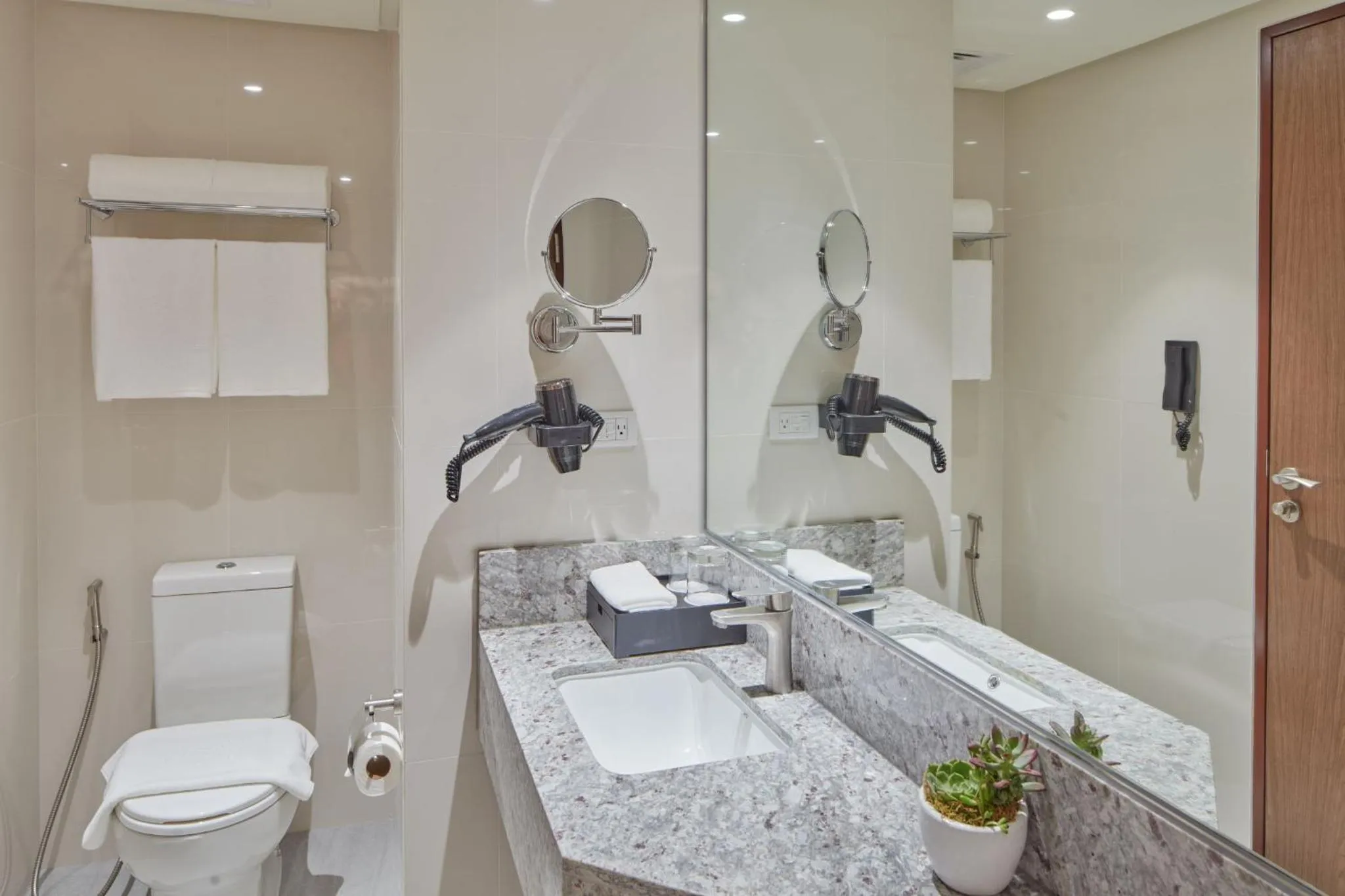 Shower in Grand Westside Manila Bay