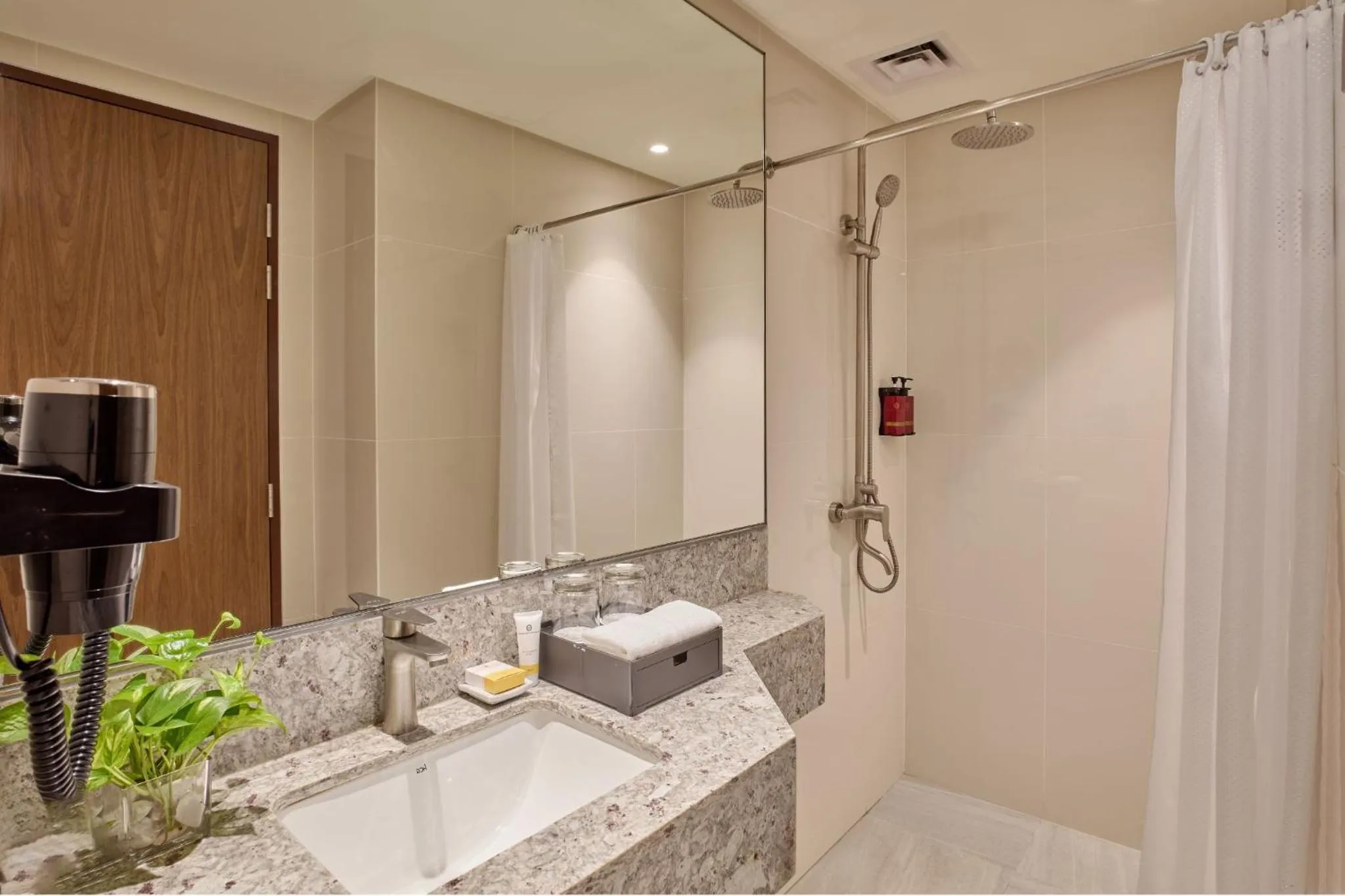 Shower in Grand Westside Manila Bay