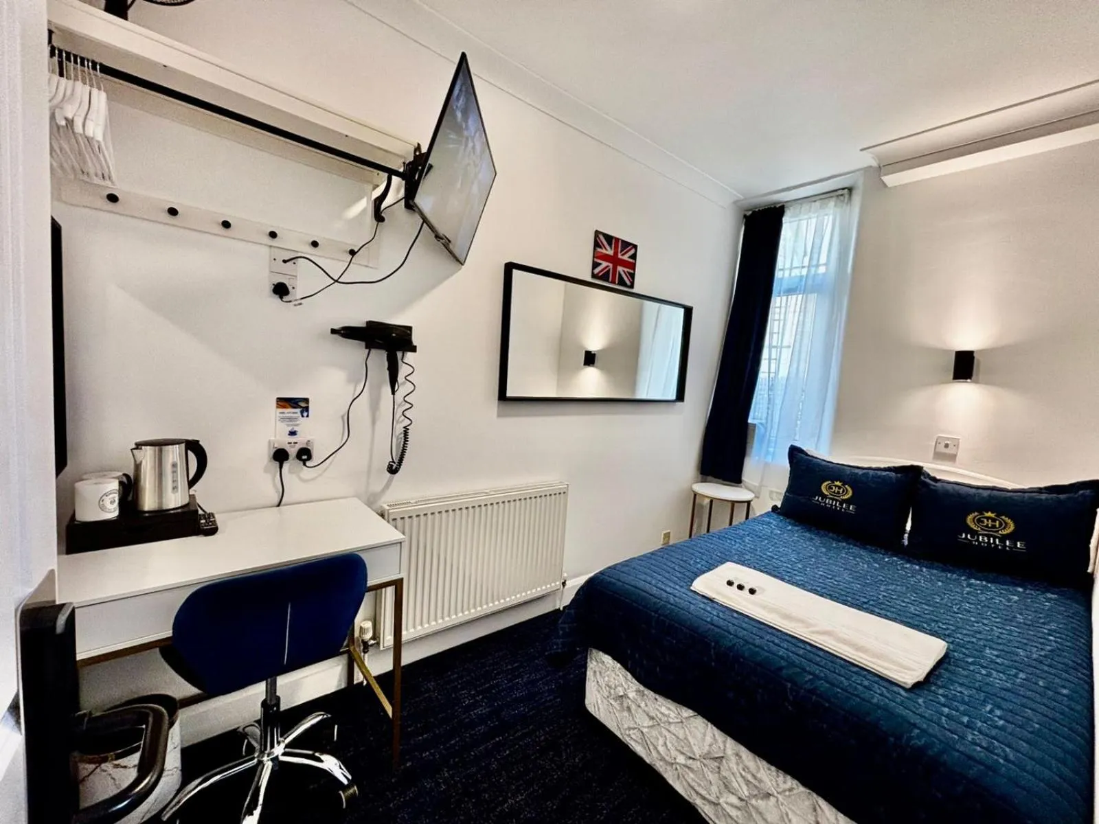 Bed in Jubilee Hotel Victoria