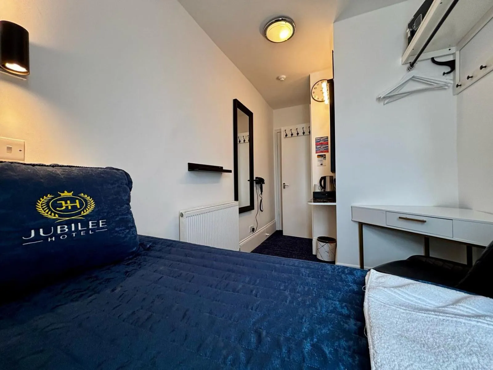 Bed in Jubilee Hotel Victoria