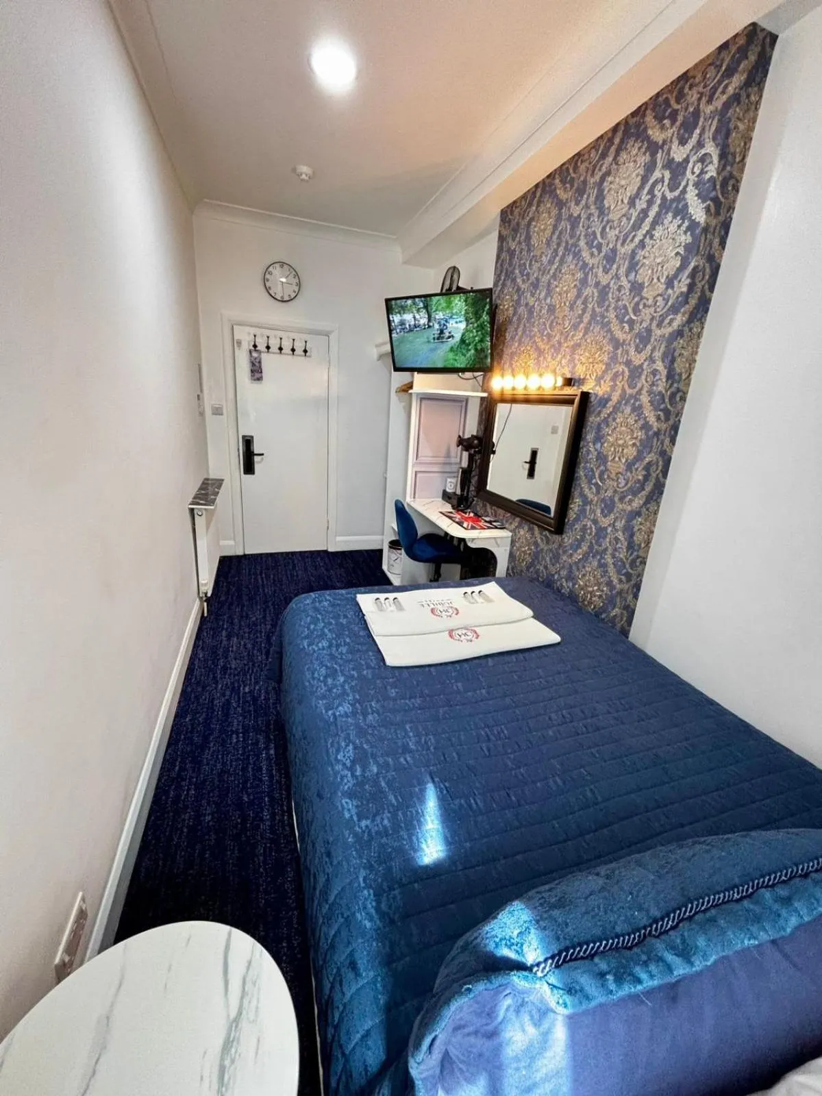 Bed in Jubilee Hotel Victoria