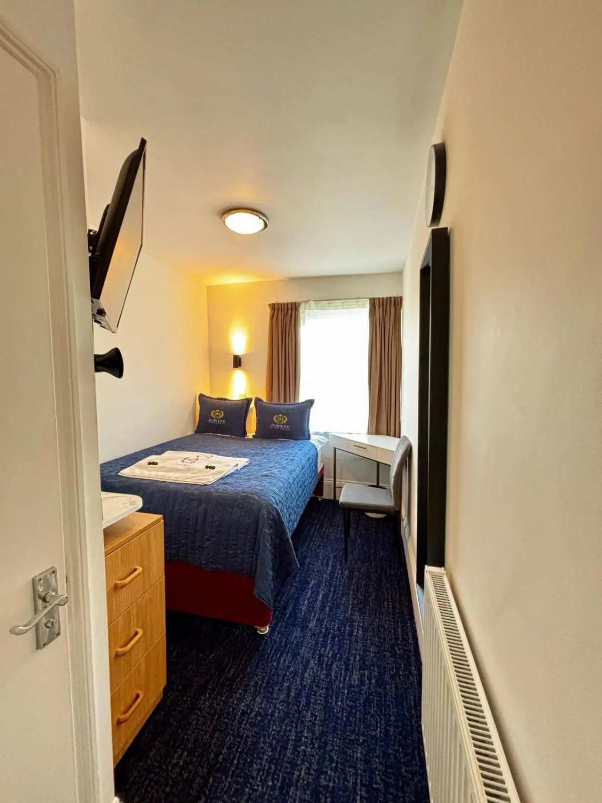 Bed in Jubilee Hotel Victoria