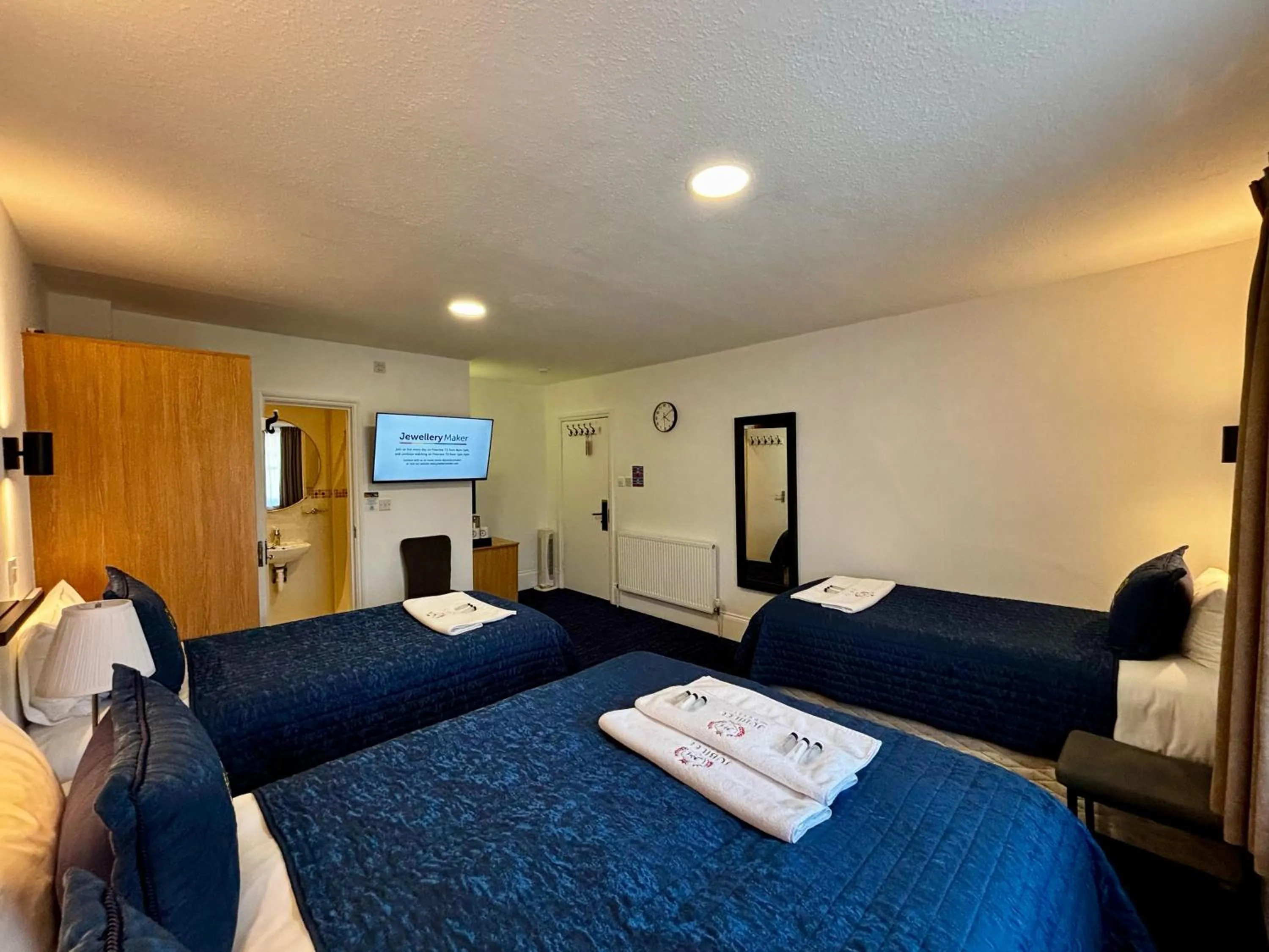 Bed in Jubilee Hotel Victoria