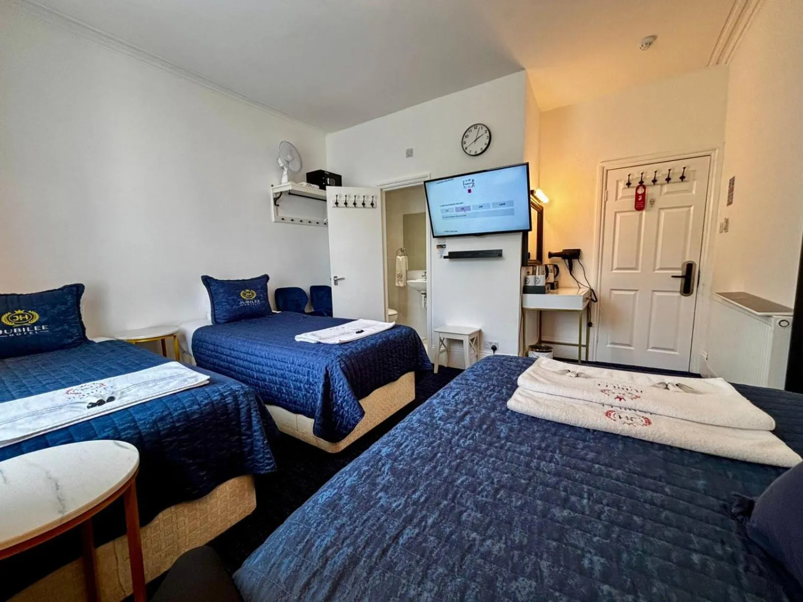 Bed in Jubilee Hotel Victoria