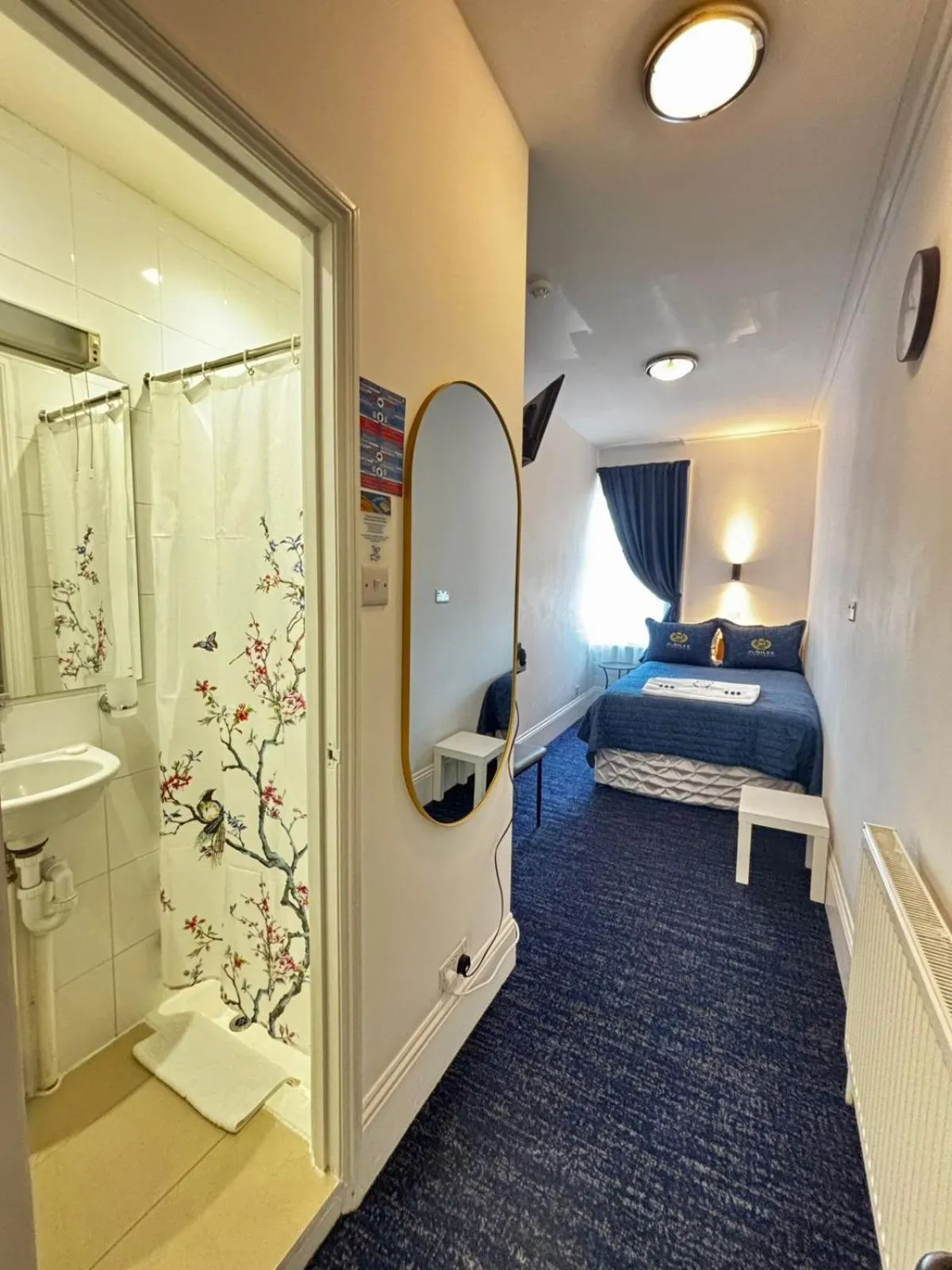 Bed in Jubilee Hotel Victoria