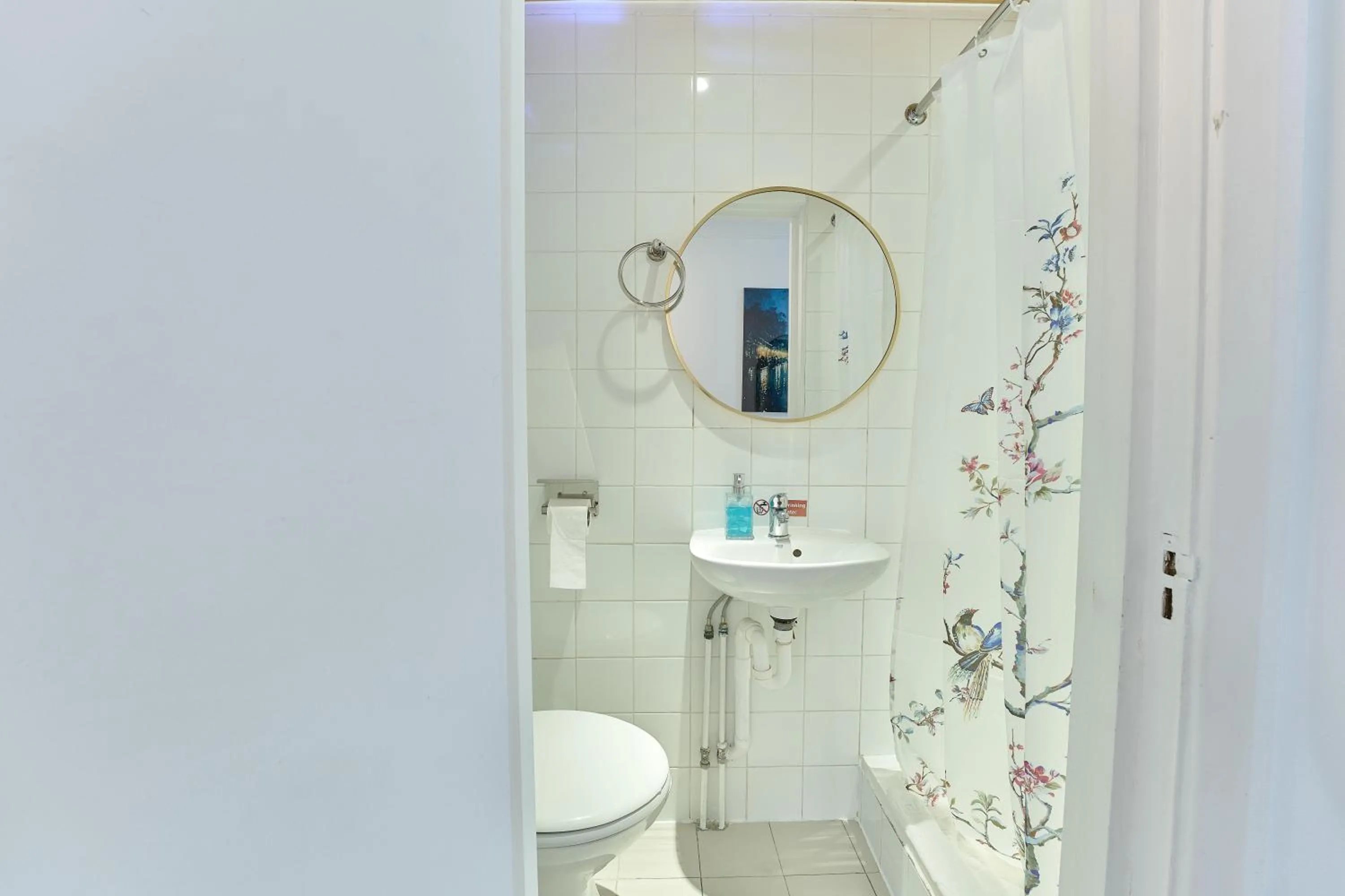 Shower in Jubilee Hotel Victoria