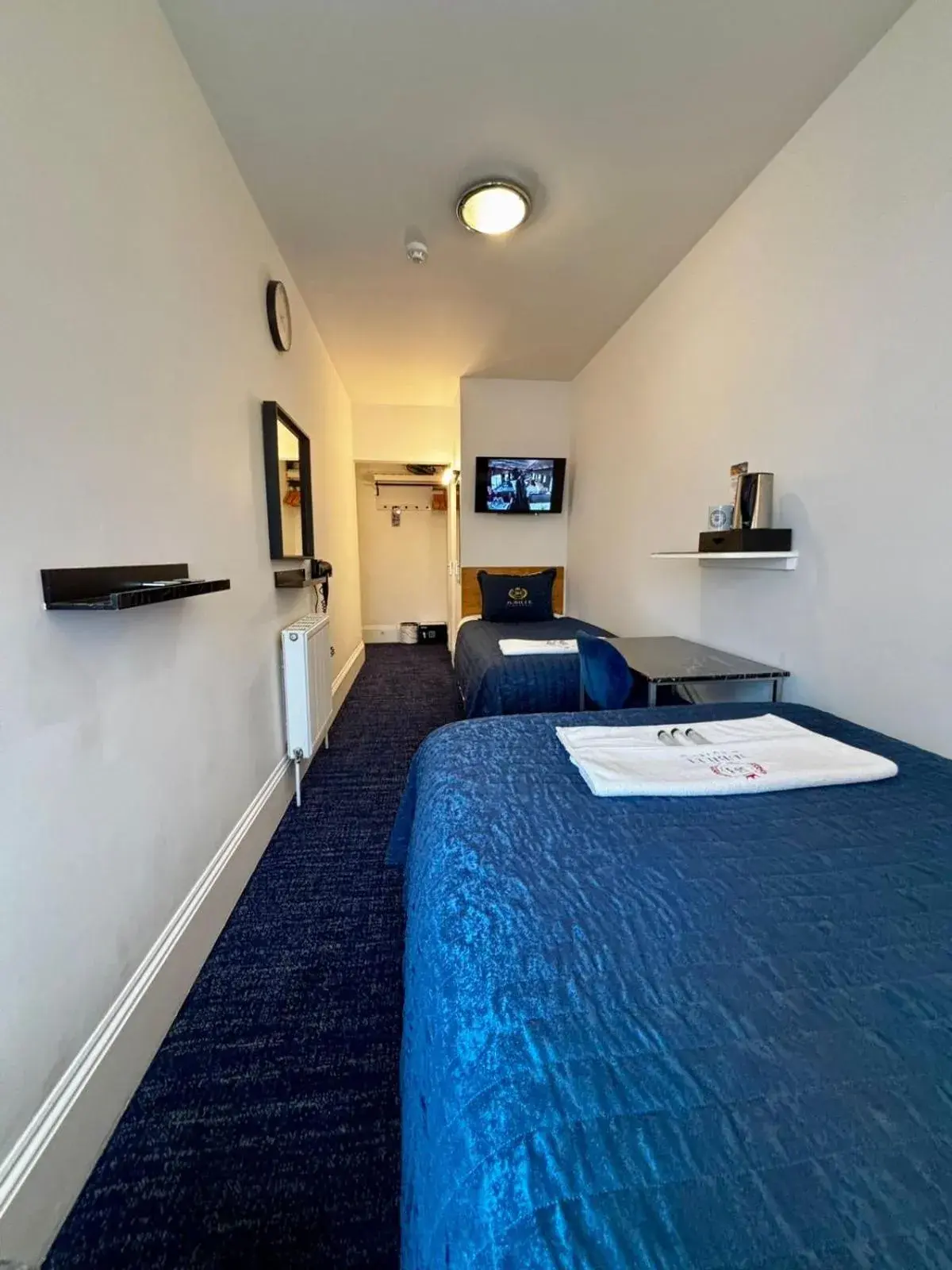 Twin Room in Jubilee Hotel Victoria Twin Room in Jubilee Hotel Victoria