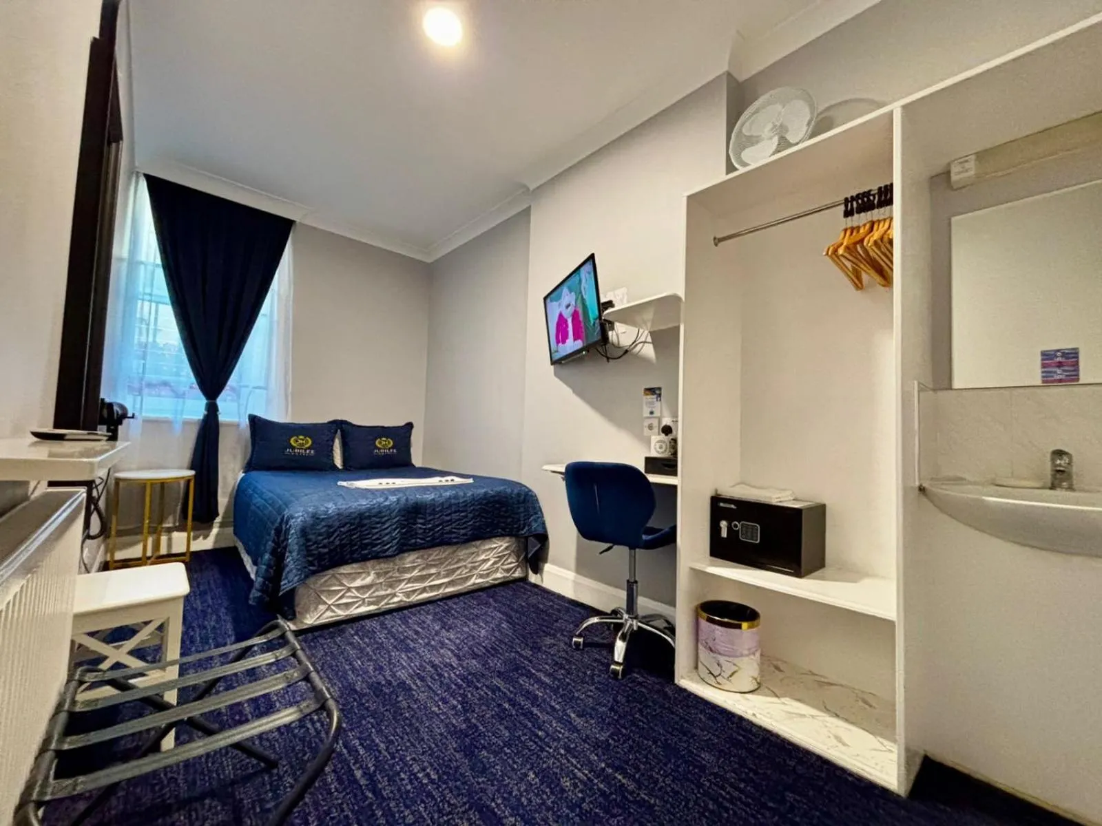 Bed in Jubilee Hotel Victoria