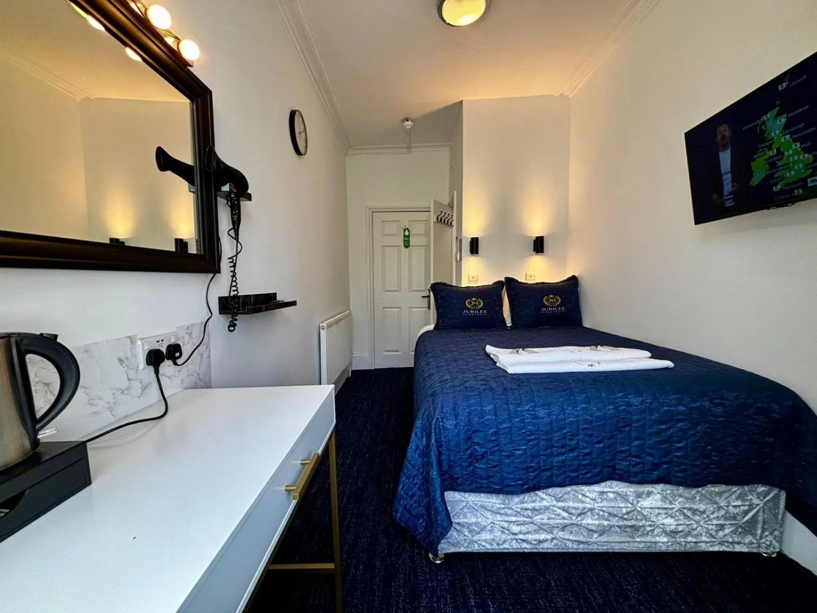 Bed in Jubilee Hotel Victoria