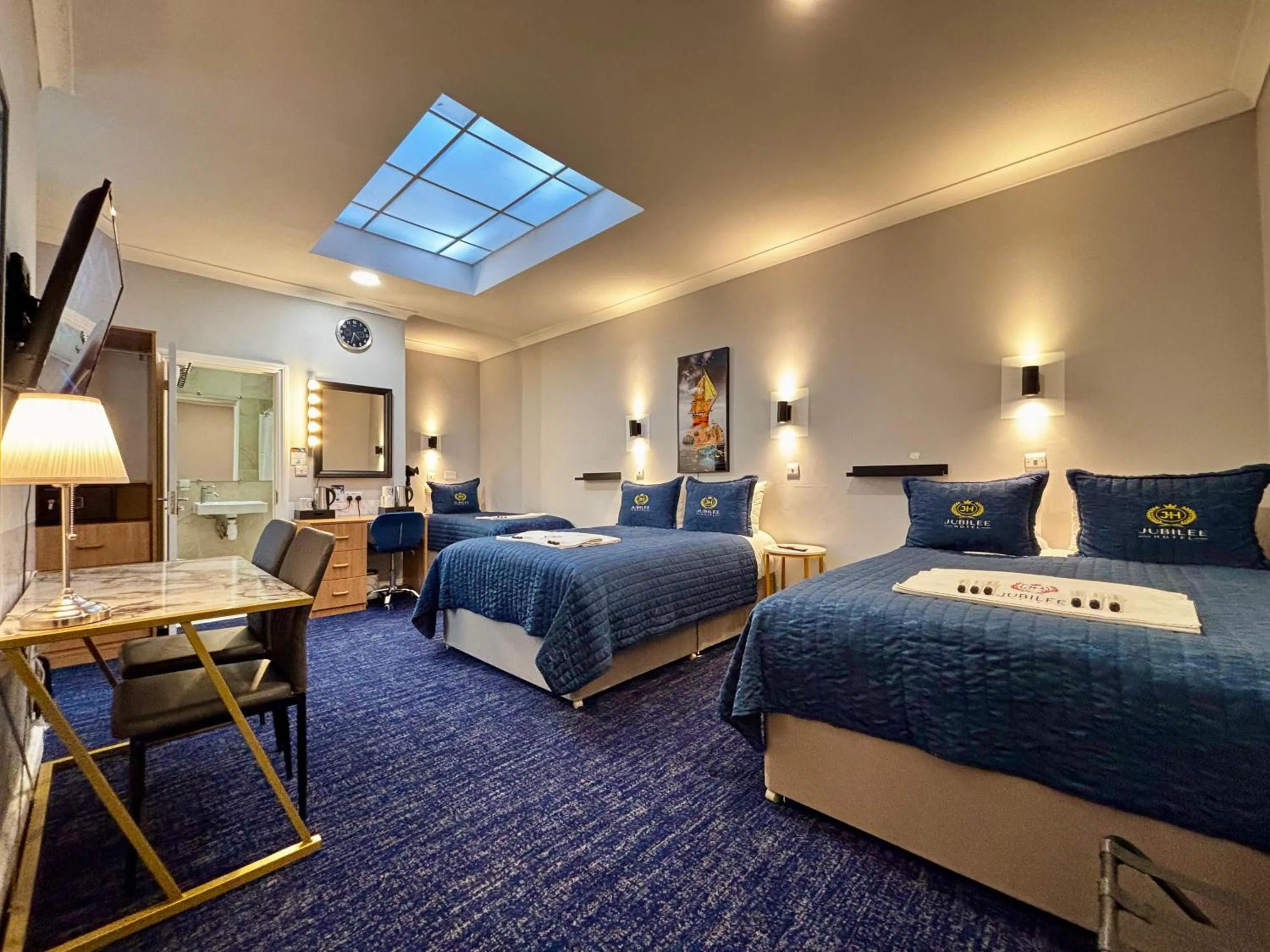 Bed in Jubilee Hotel Victoria