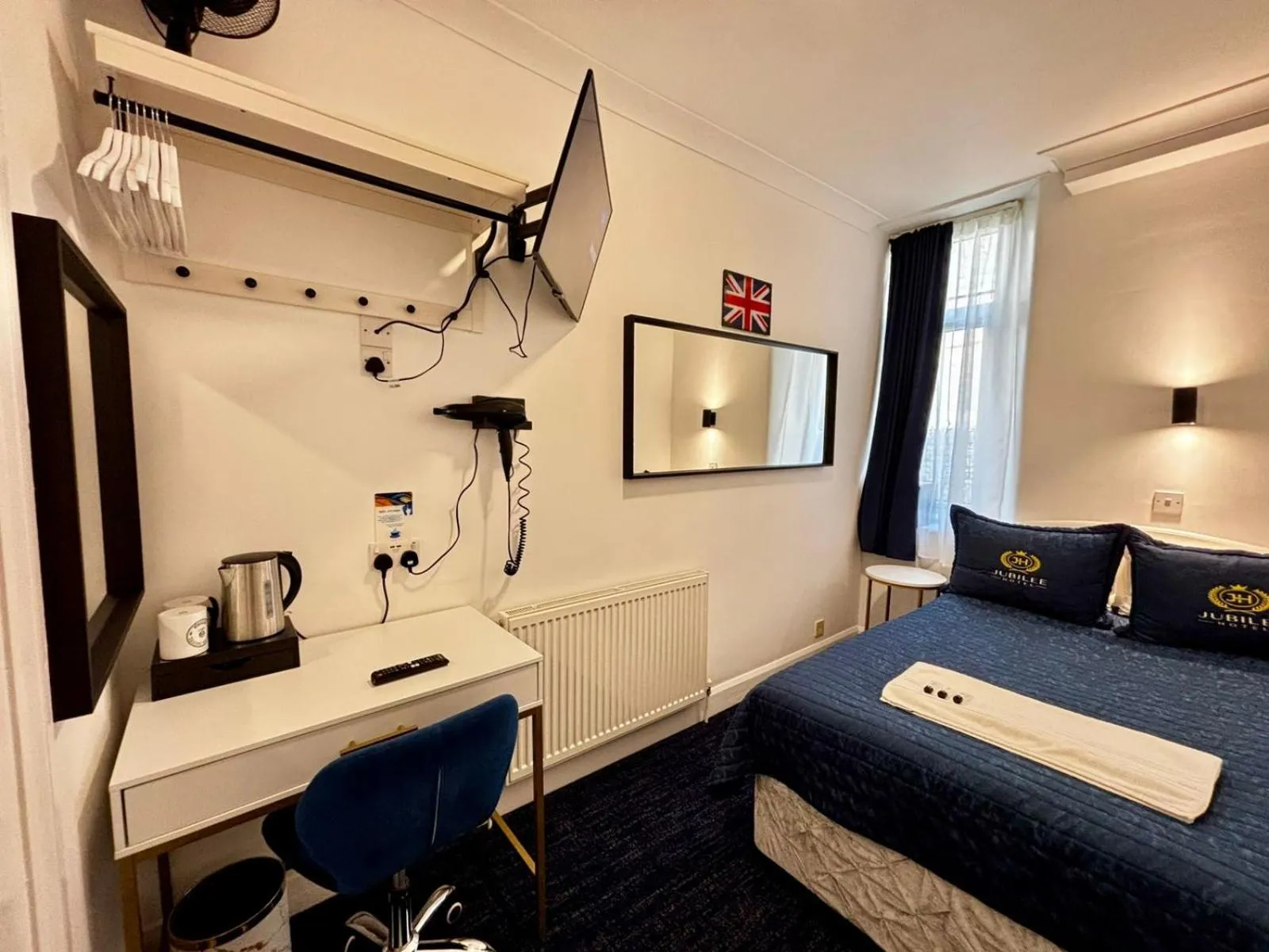 Bed in Jubilee Hotel Victoria