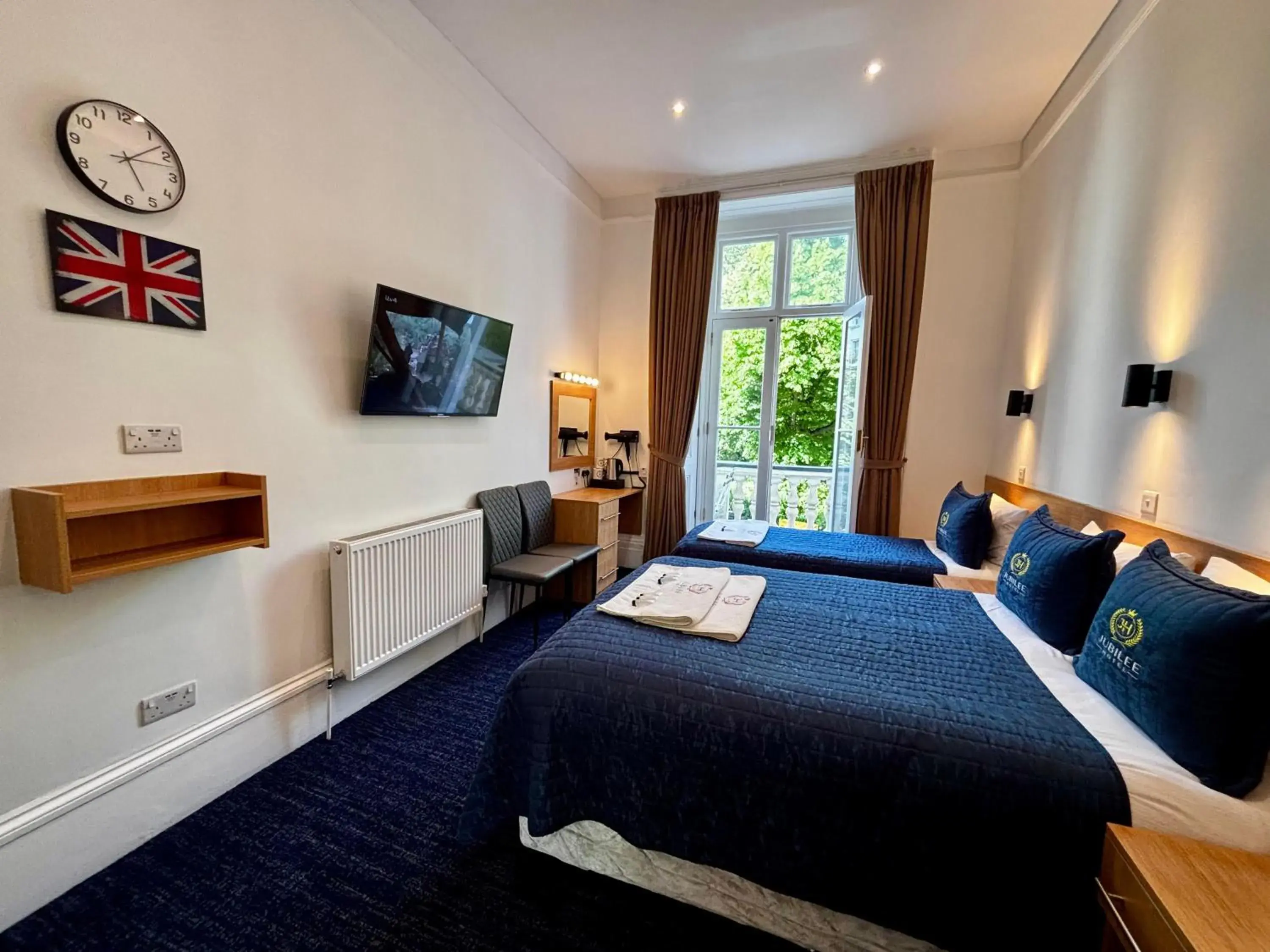 Bed in Jubilee Hotel Victoria Bed in Jubilee Hotel Victoria