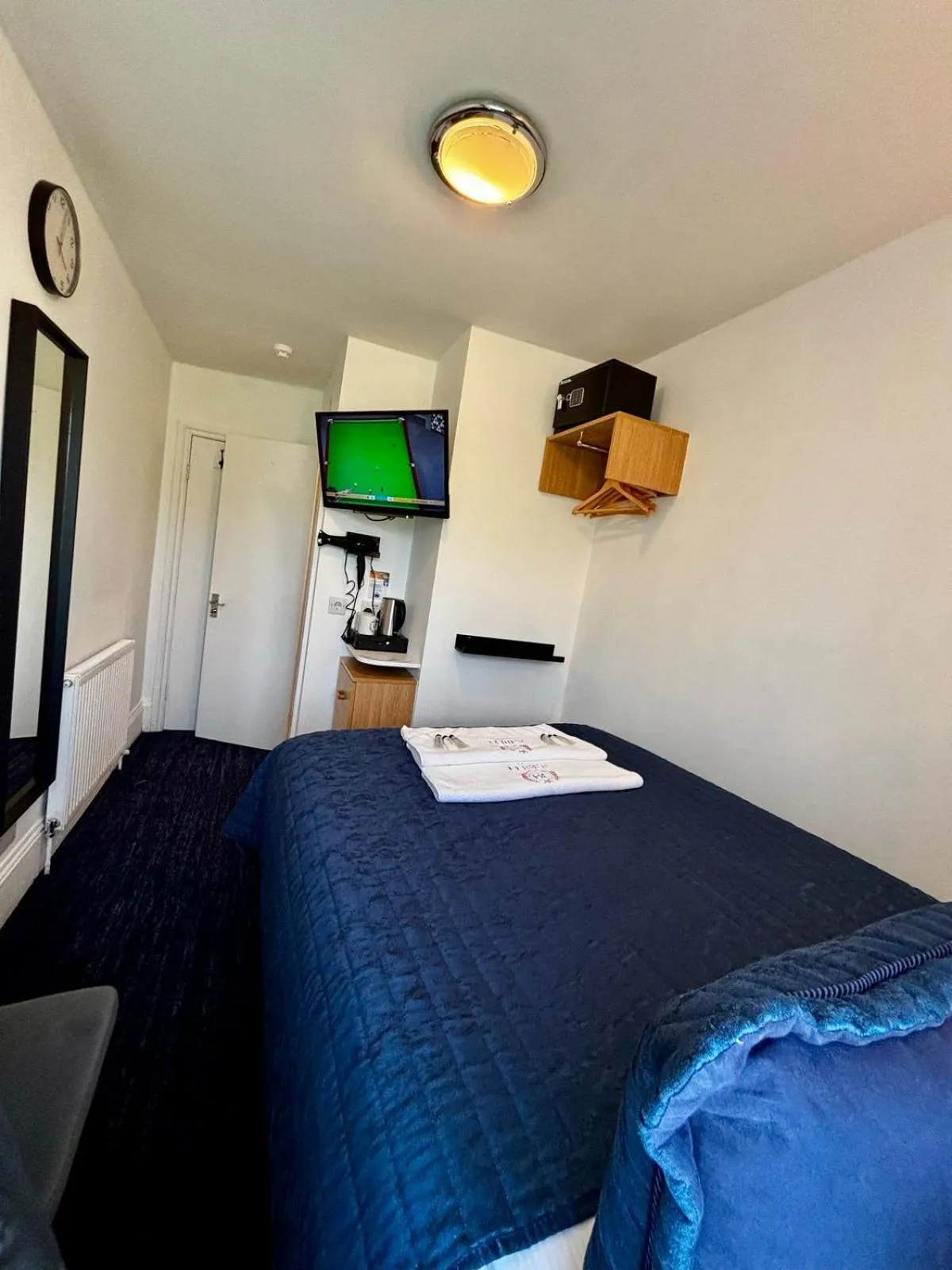 Bed in Jubilee Hotel Victoria