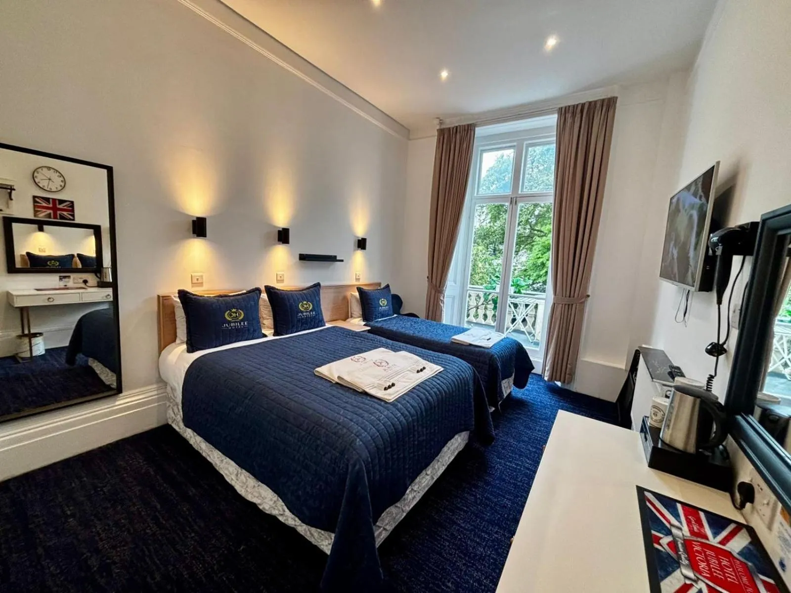 Bed in Jubilee Hotel Victoria