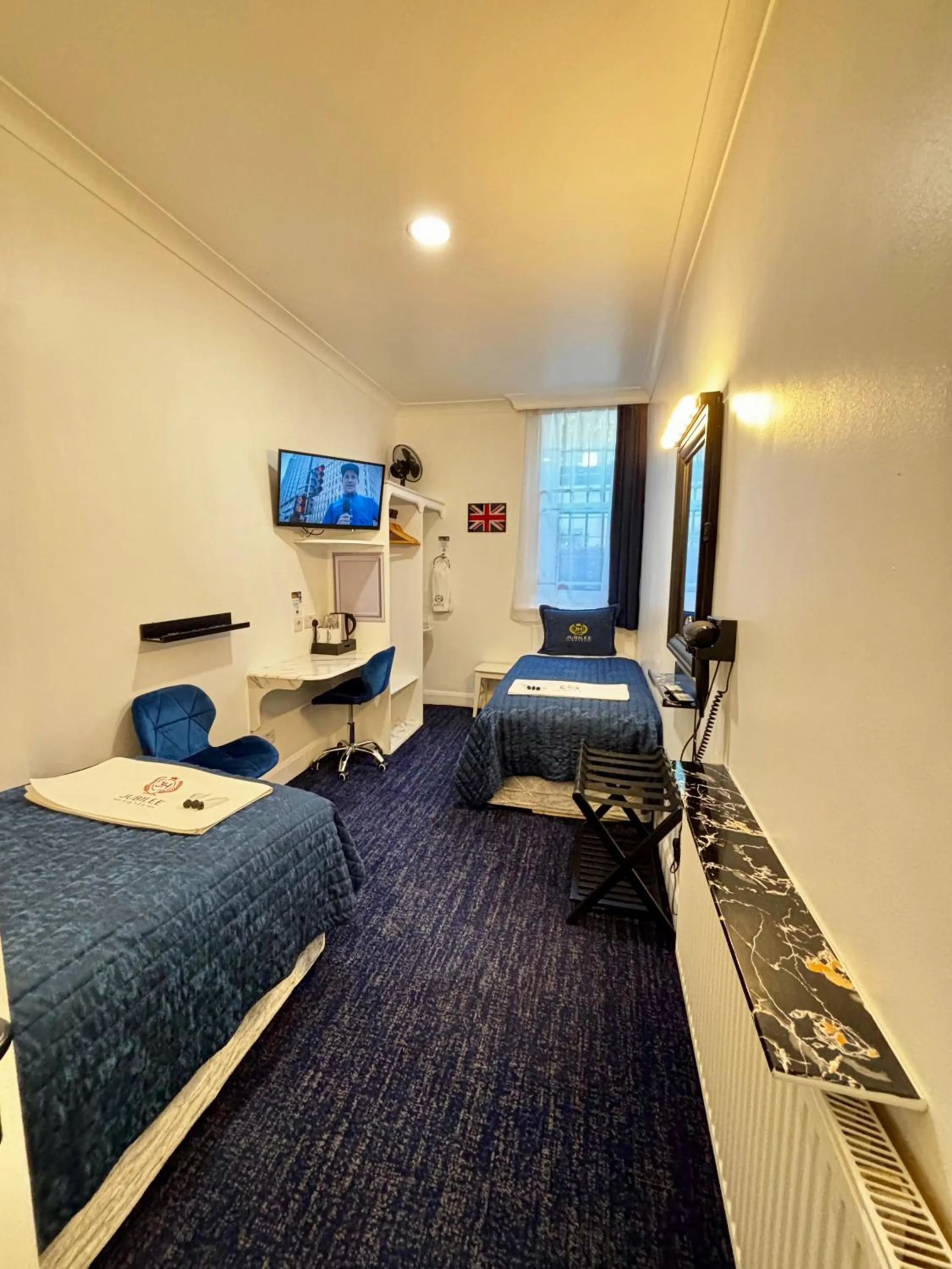 Bed in Jubilee Hotel Victoria