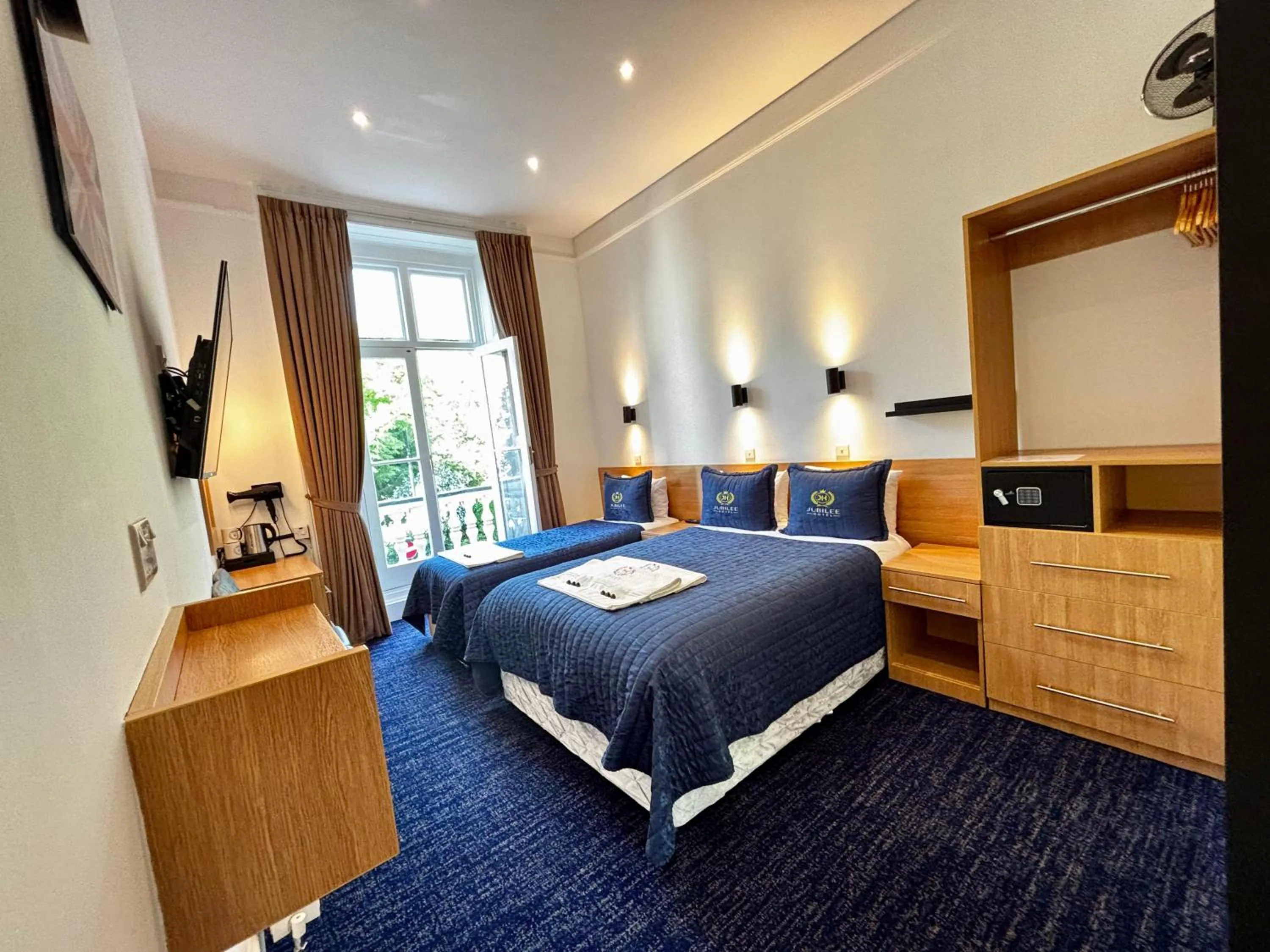 Bed in Jubilee Hotel Victoria