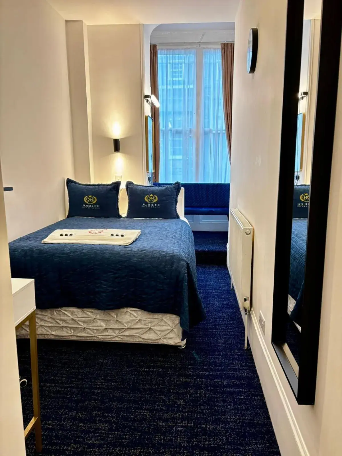 Bed in Jubilee Hotel Victoria Bed in Jubilee Hotel Victoria