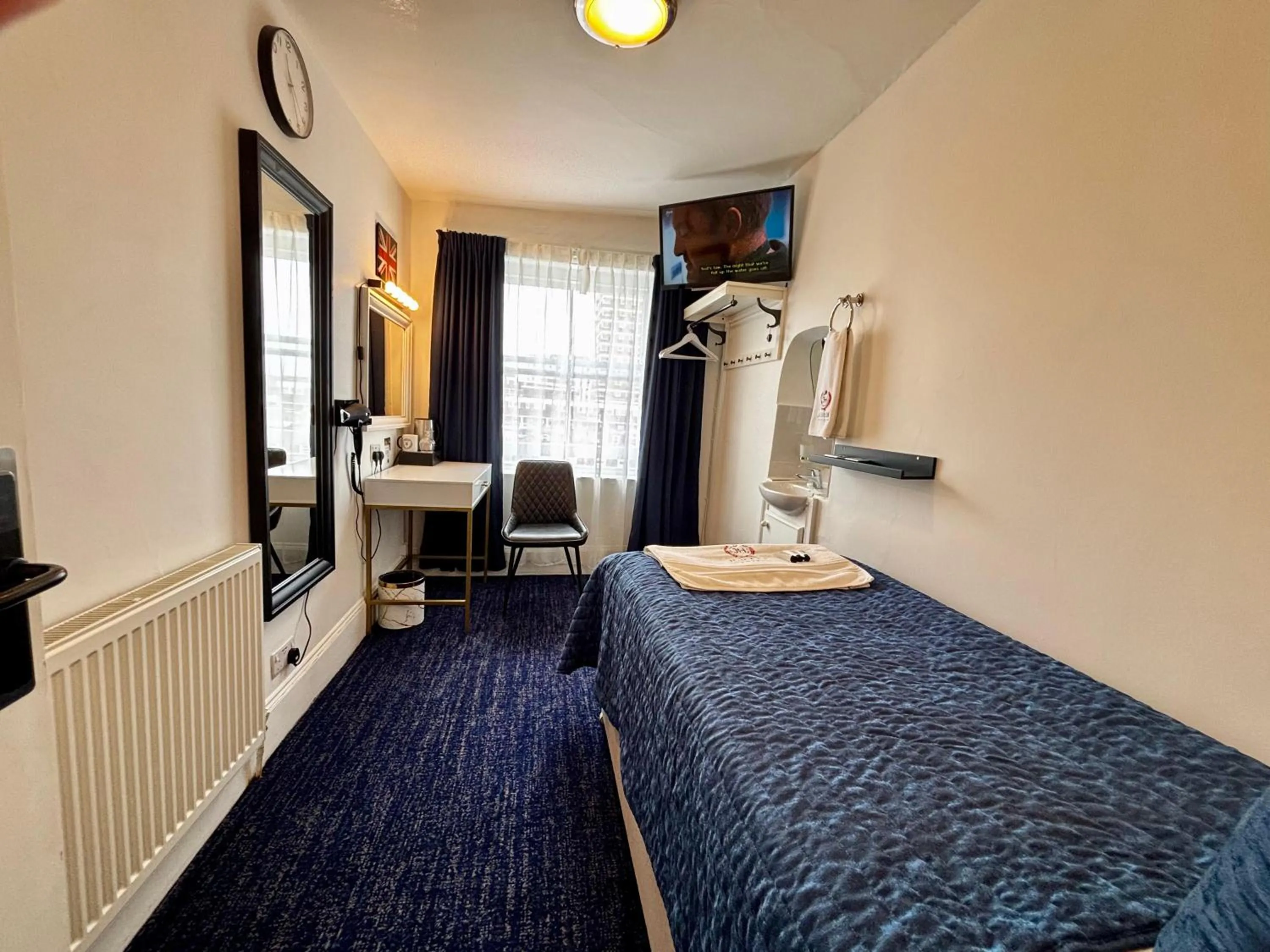 Bed in Jubilee Hotel Victoria