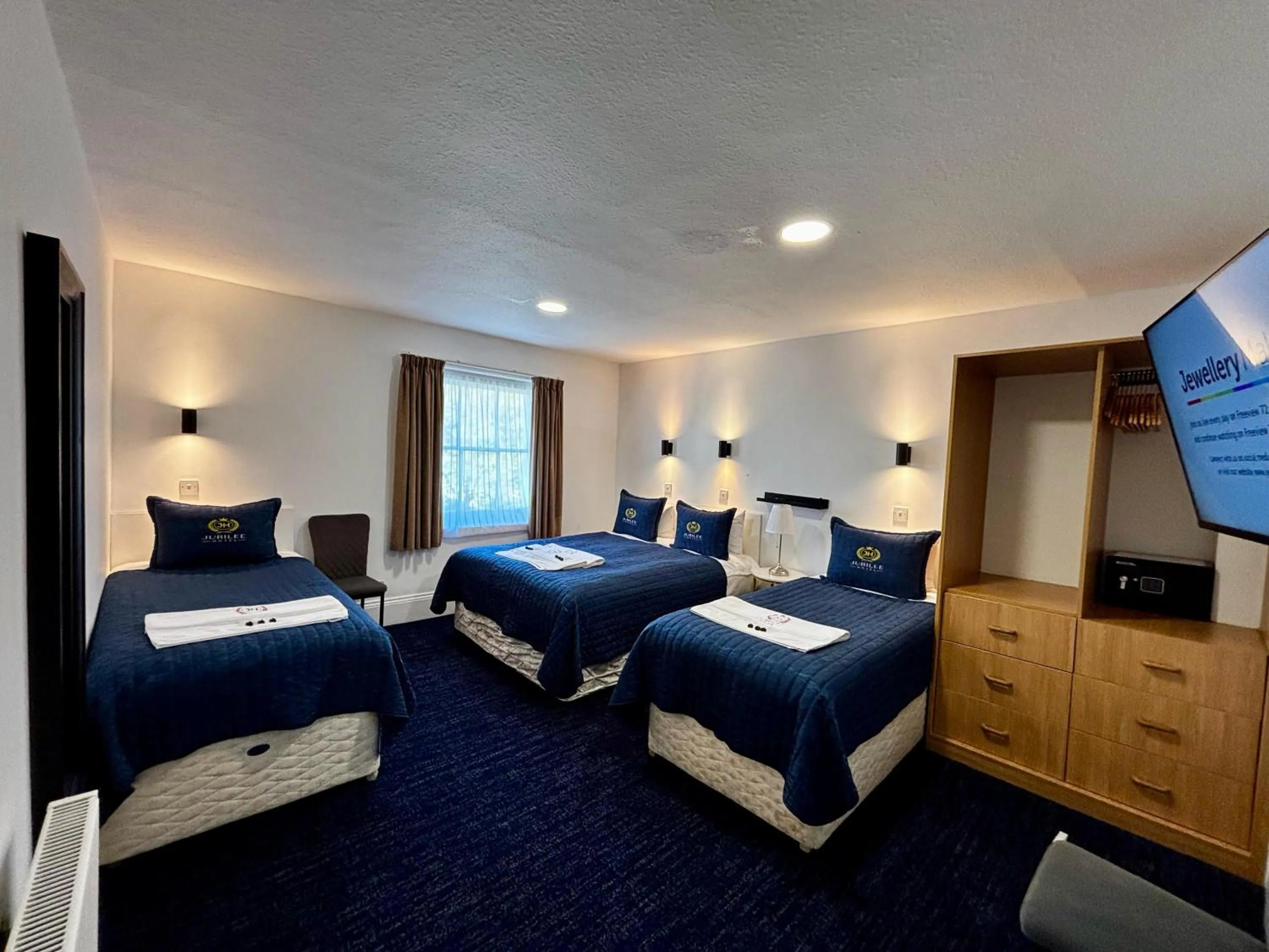 Bed in Jubilee Hotel Victoria