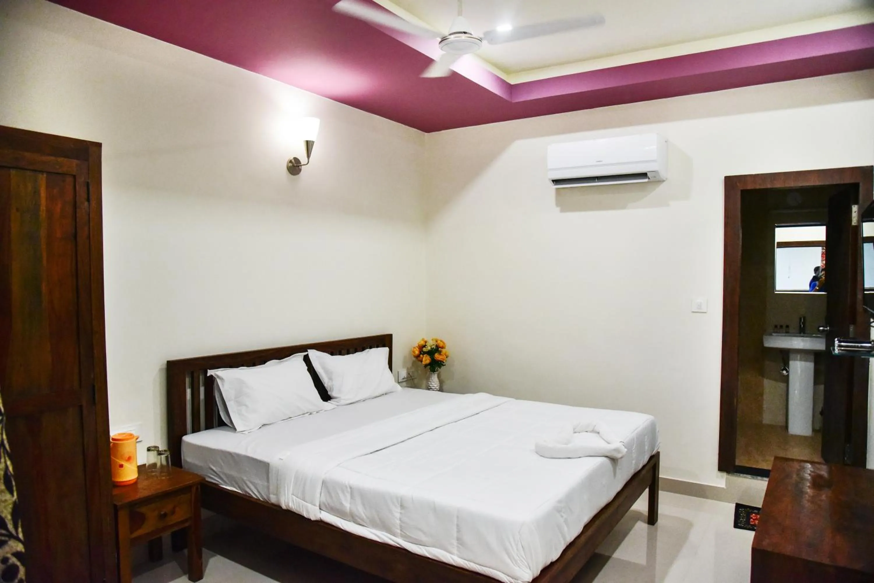 Bedroom, Bed in Hotel Global Inn