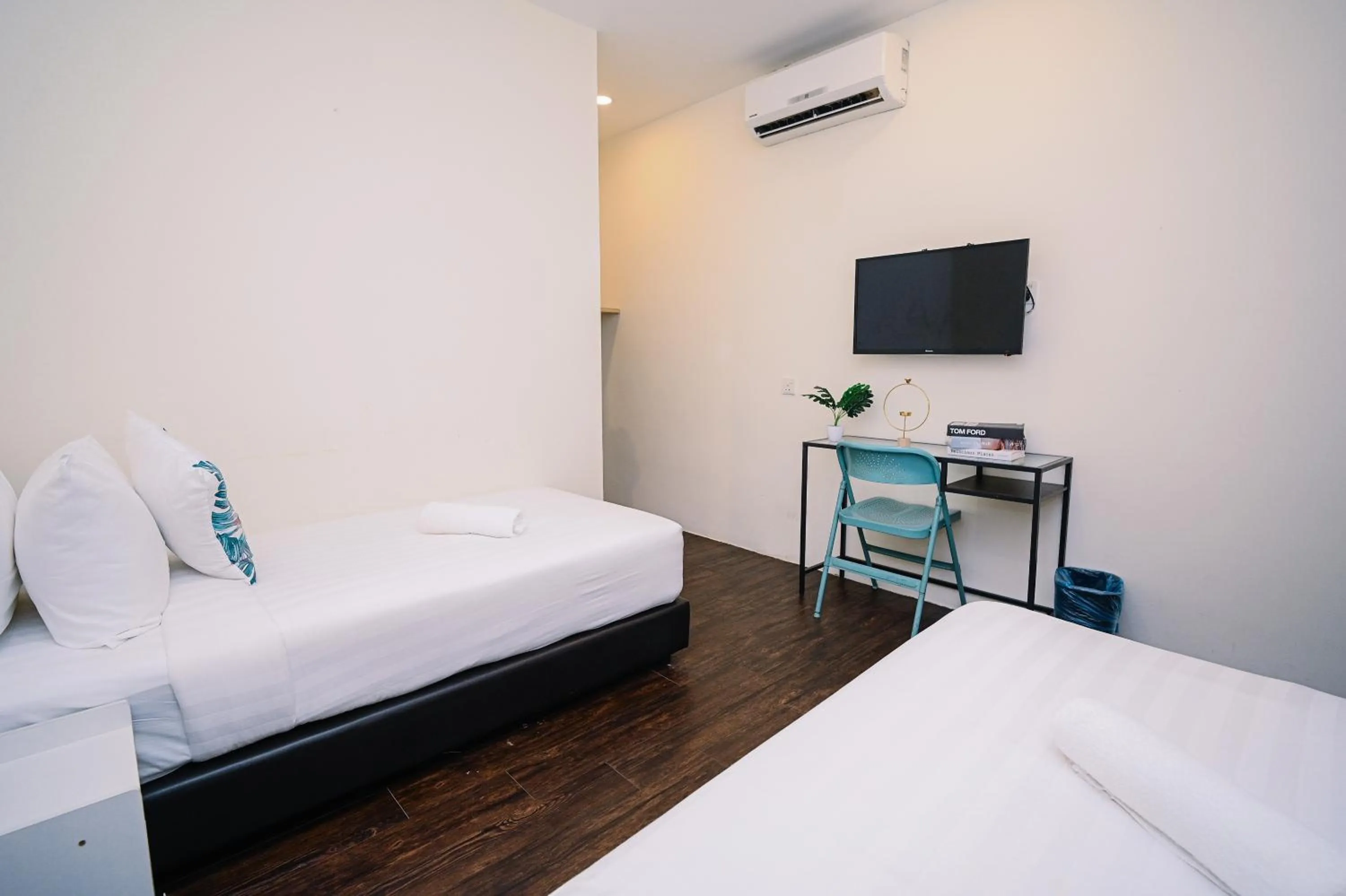 Bed in Swing & Pillows - Z Hotel Cyberjaya