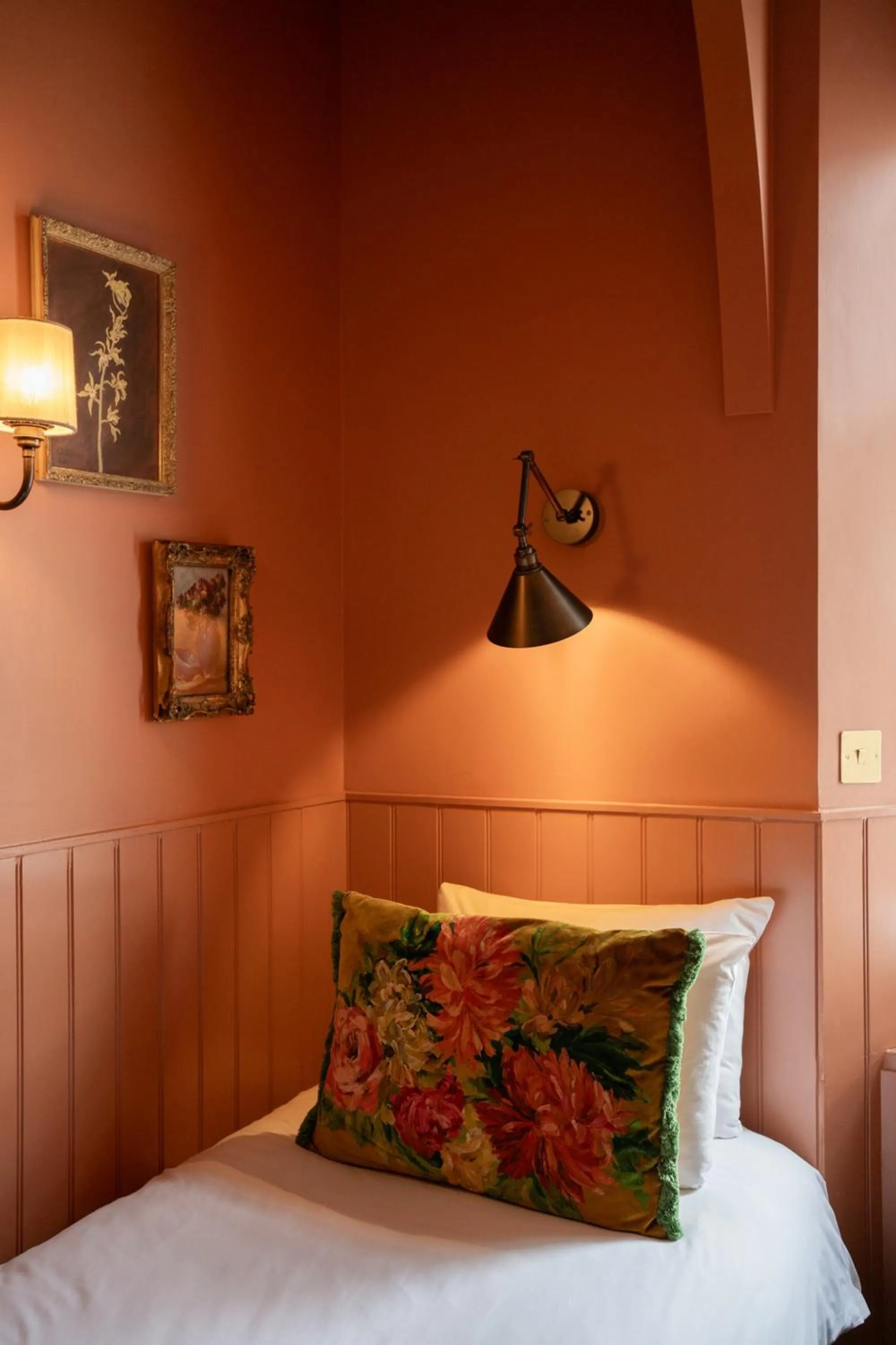 Photo of the whole room, Bed in Georgian House Hotel