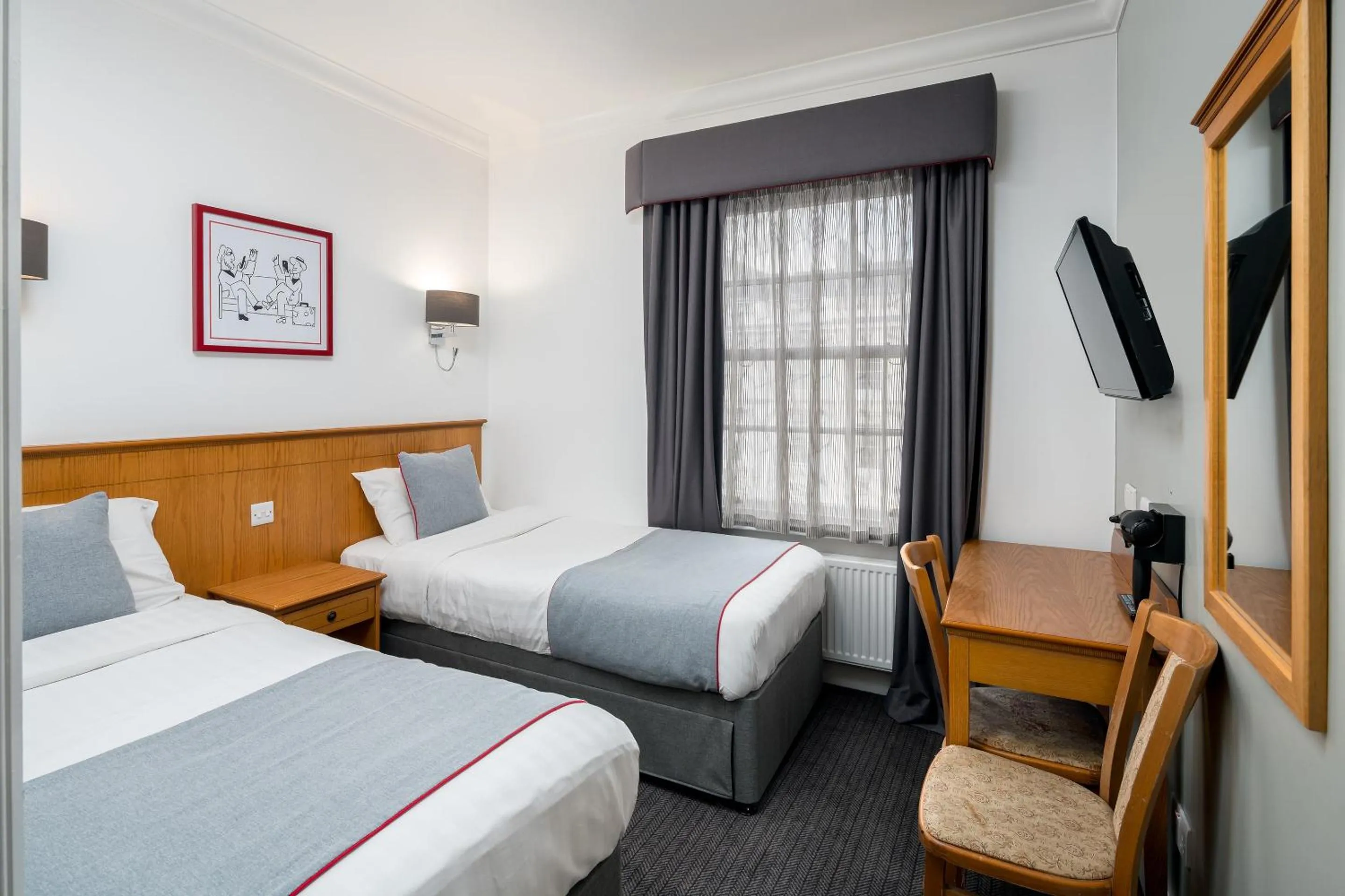 Bedroom, Bed in OYO Townhouse New England, London Victoria