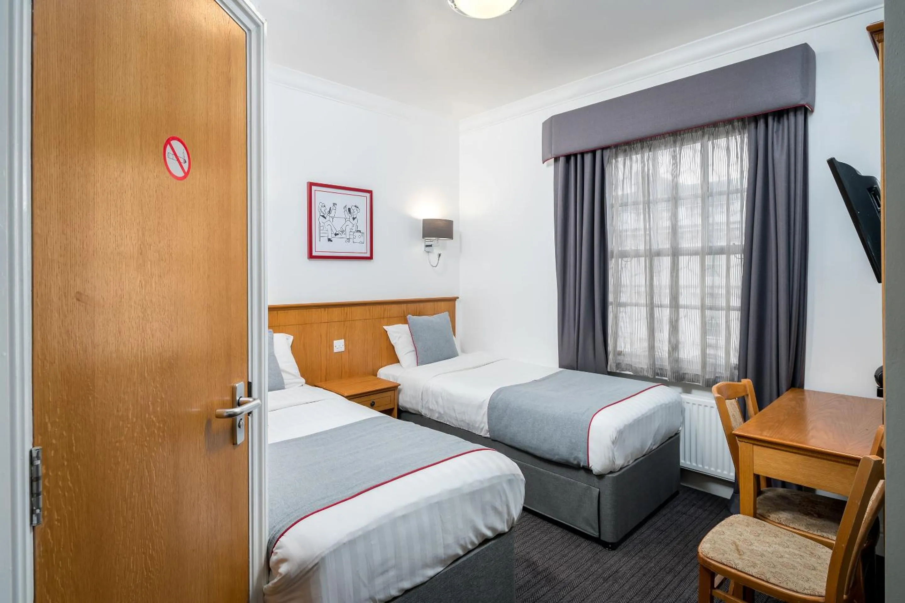 Bedroom, Bed in OYO Townhouse New England, London Victoria