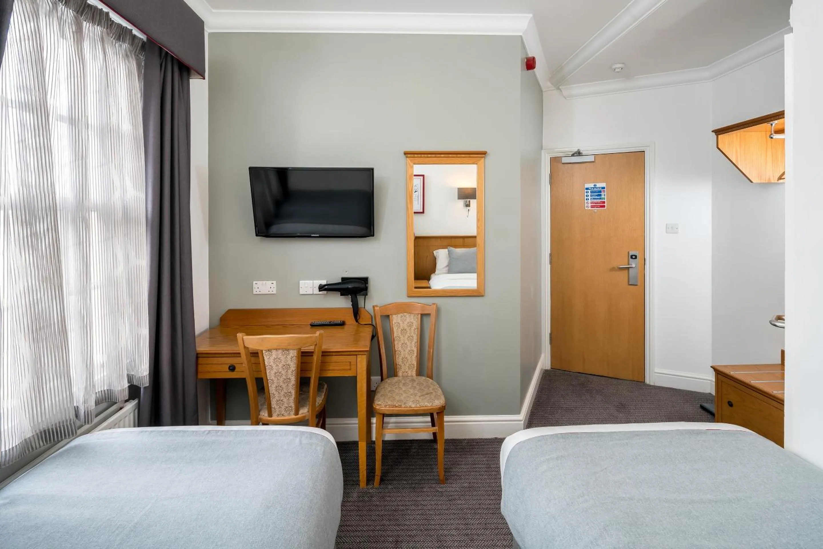 Bedroom, Bed in OYO Townhouse New England, London Victoria