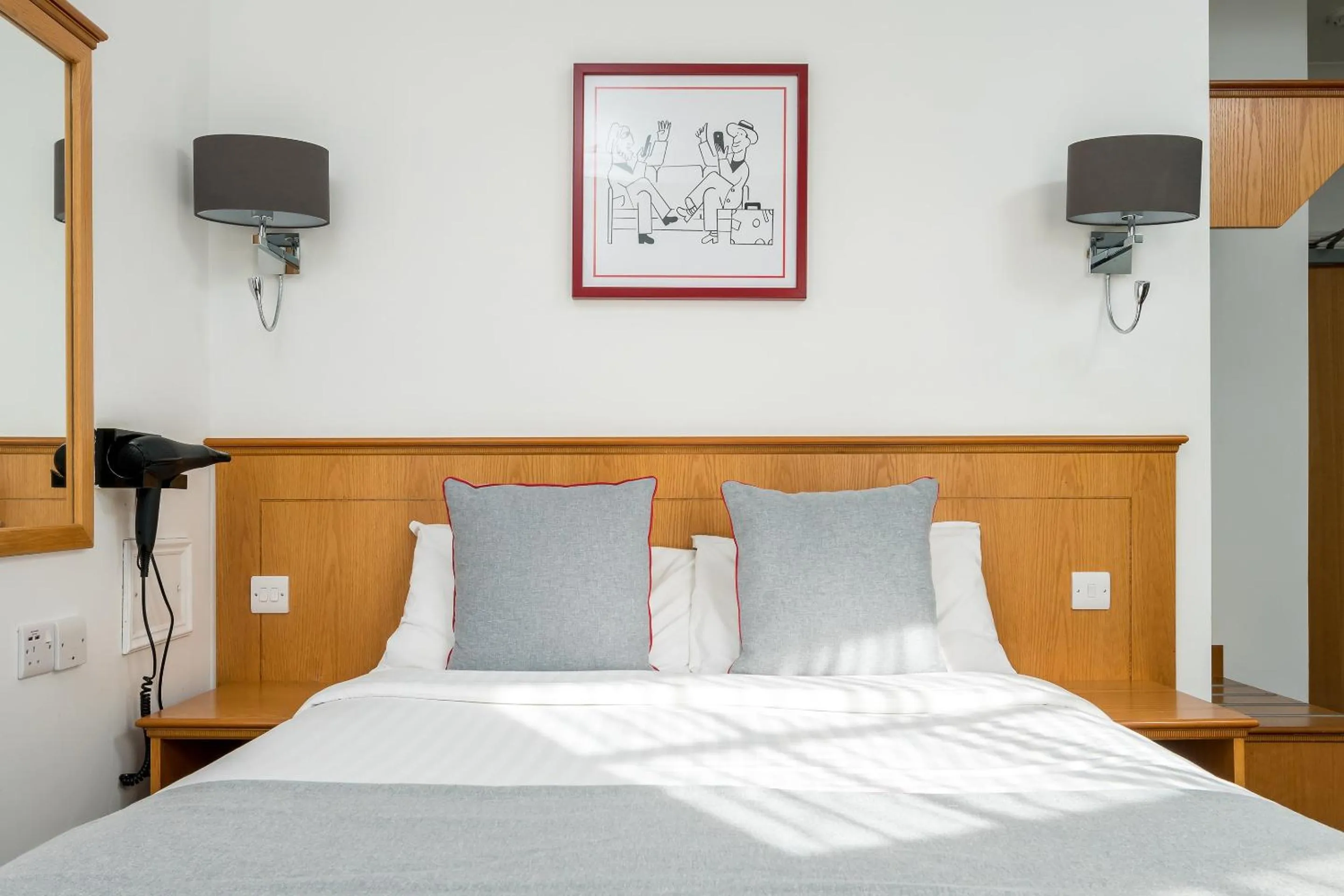 Bedroom, Bed in OYO Townhouse New England, London Victoria