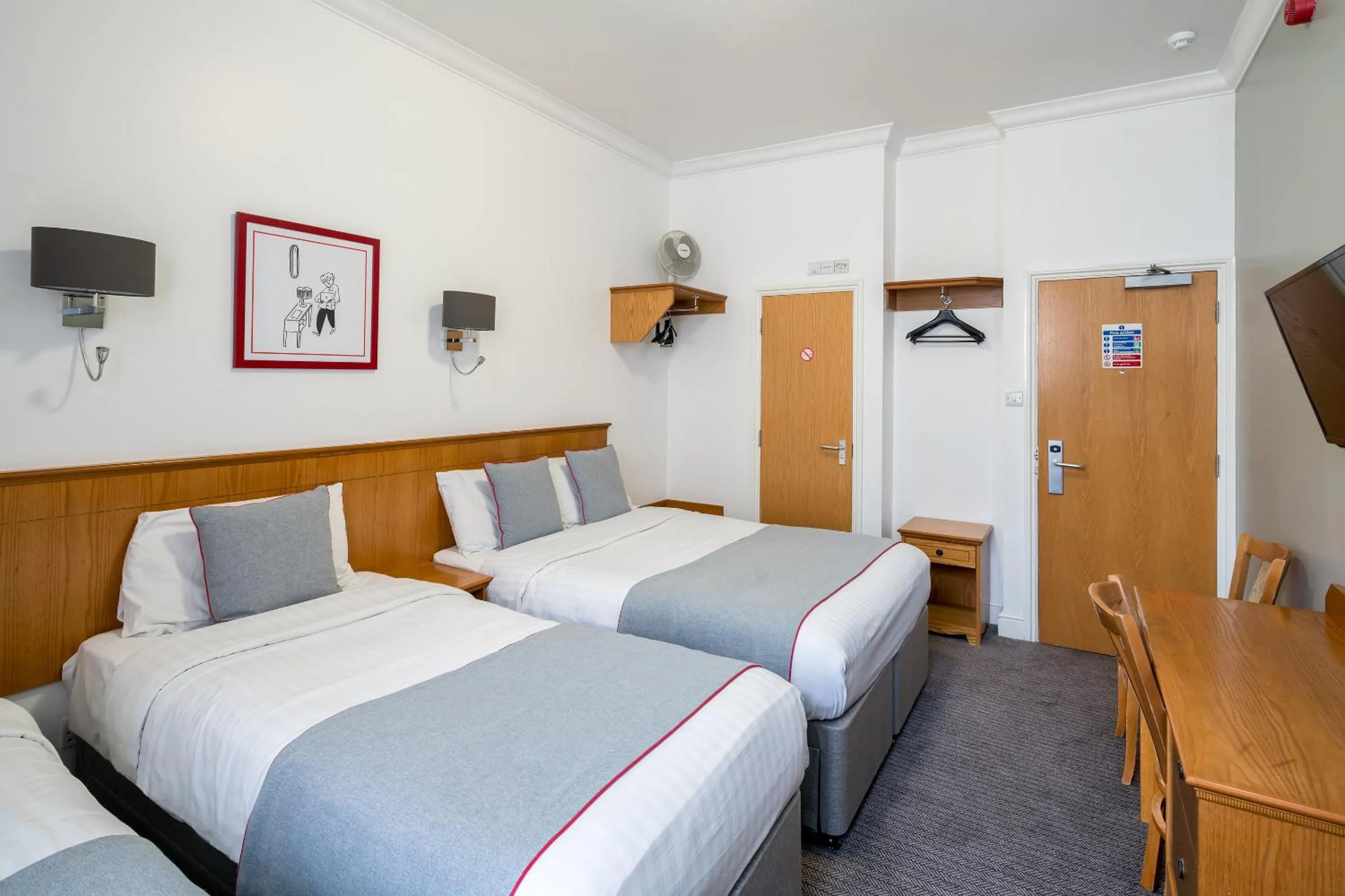 Bedroom, Bed in OYO Townhouse New England, London Victoria