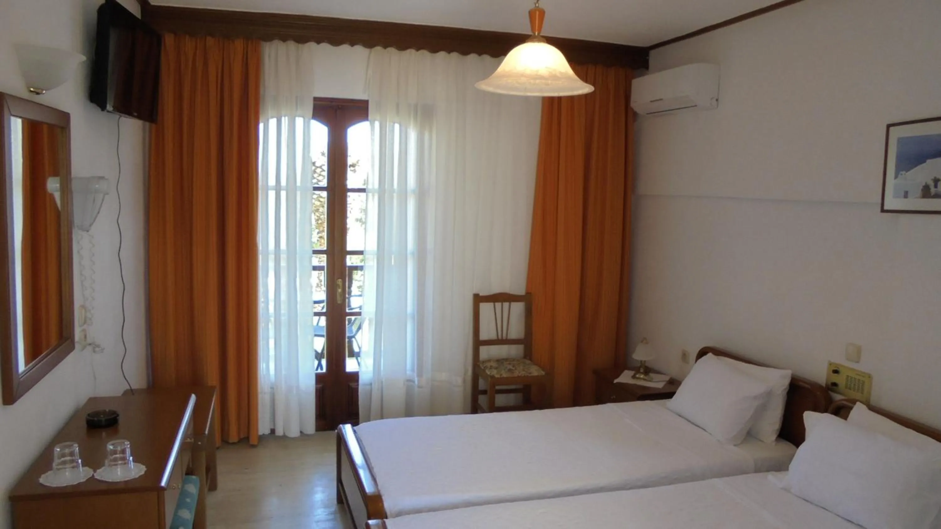 Bedroom, Bed in Hotel Paradise