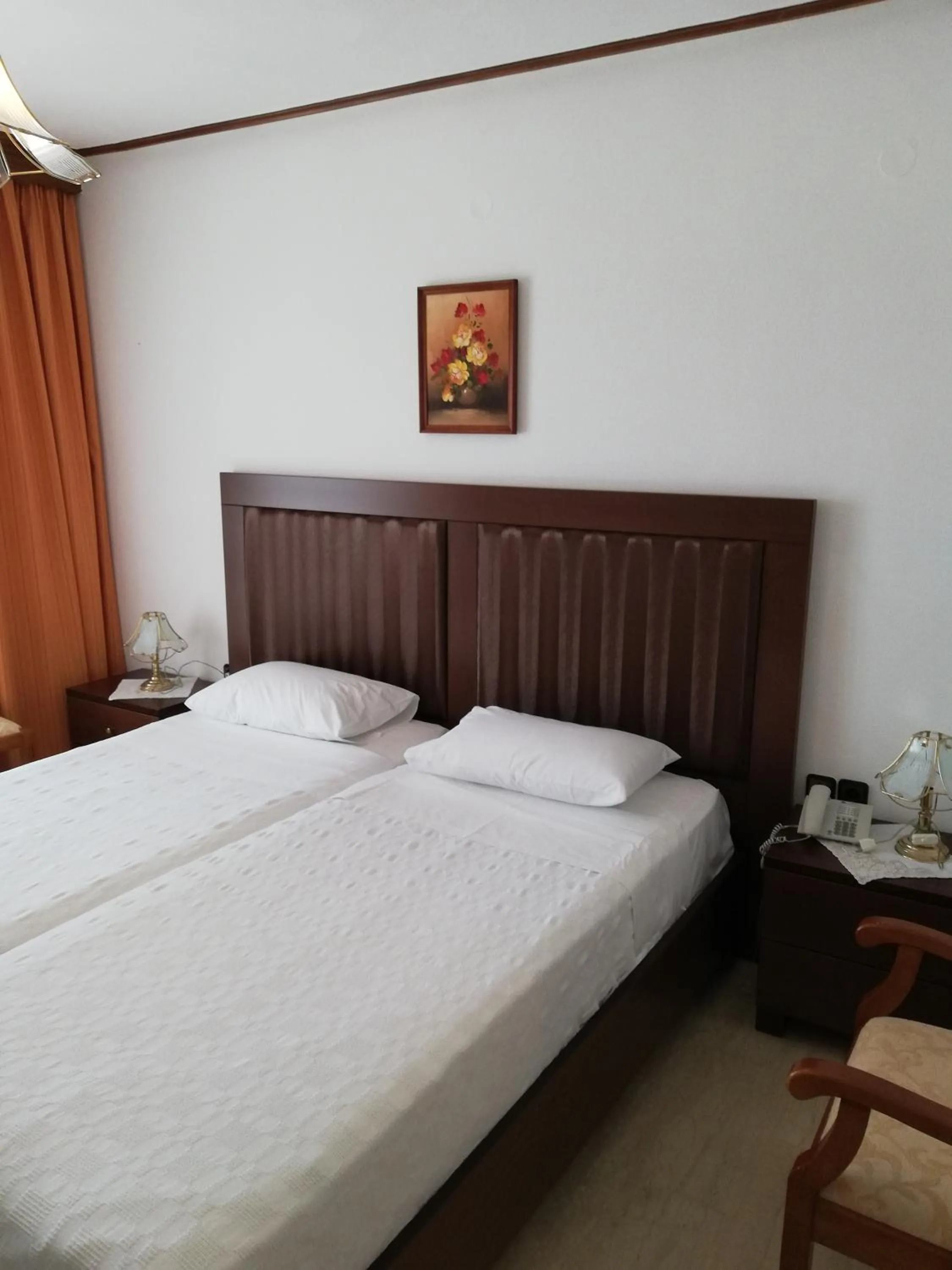 Bed in Hotel Paradise