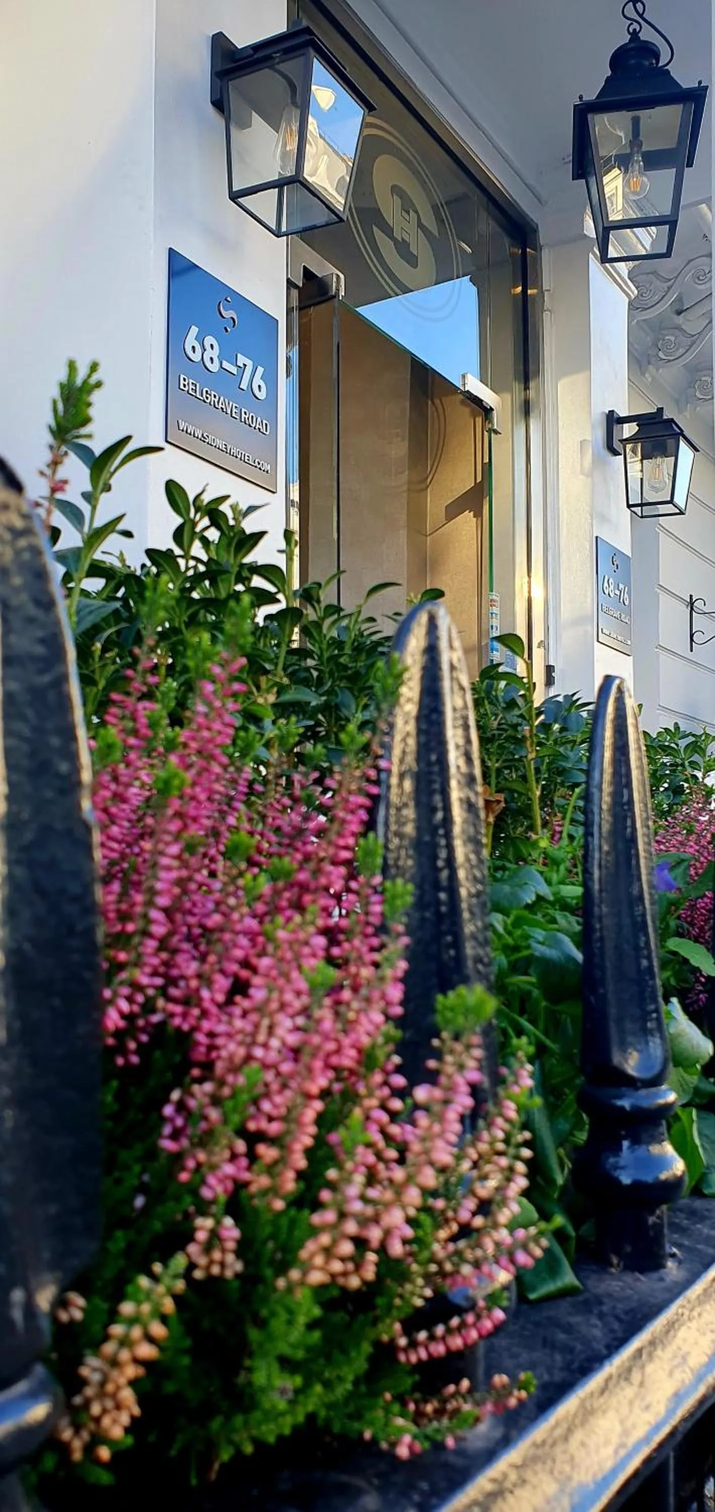 Property building in Sidney Hotel London-Victoria