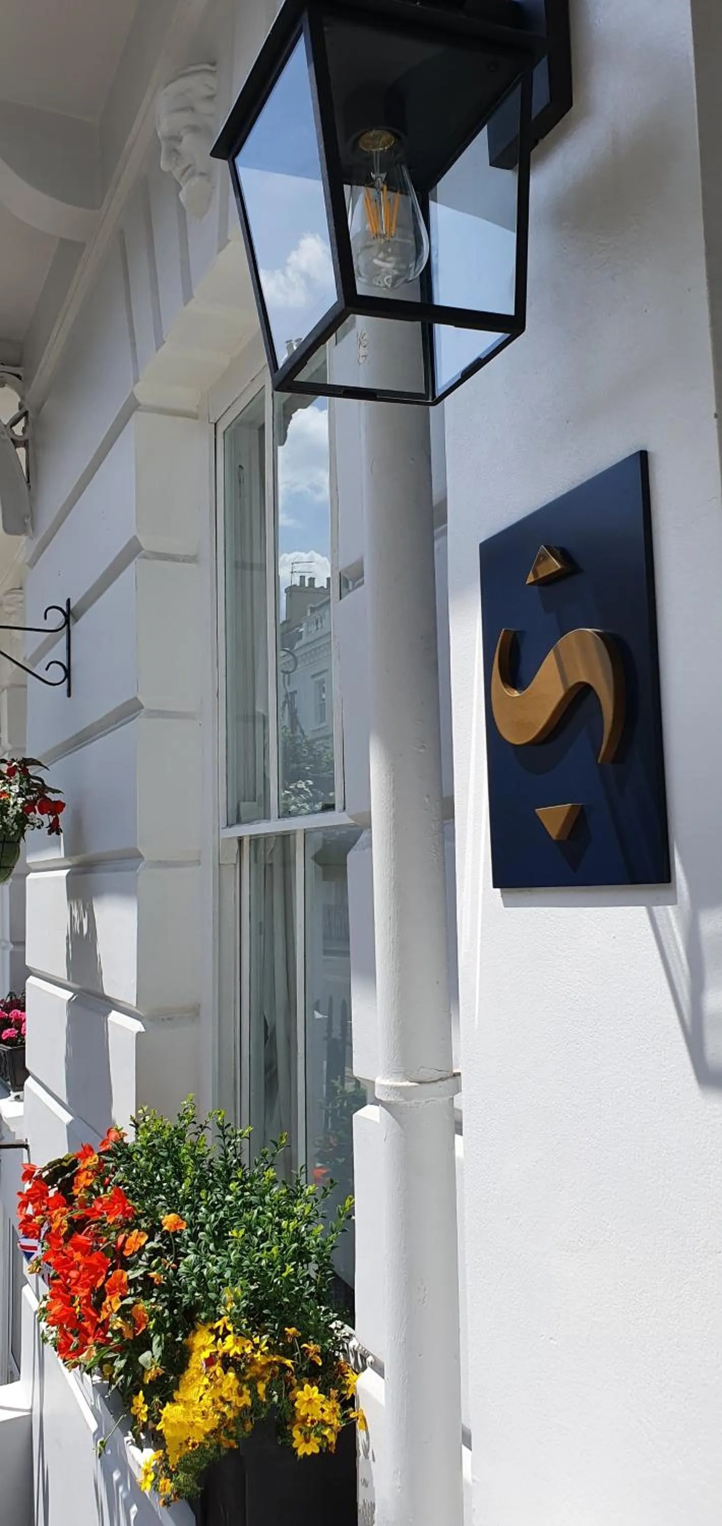 Day in Sidney Hotel London-Victoria