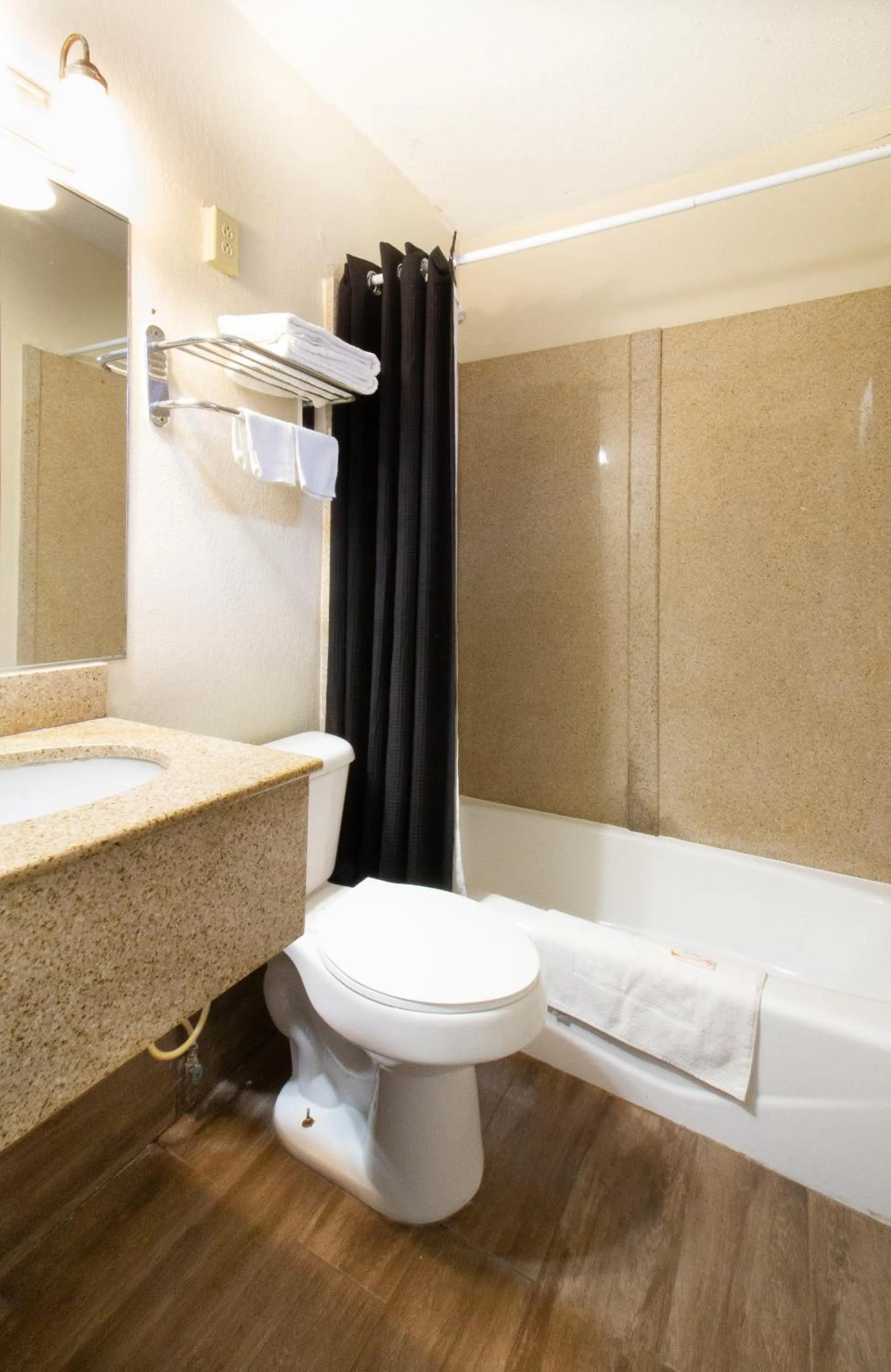 Bathroom in Whitehouse Motel Richmond South