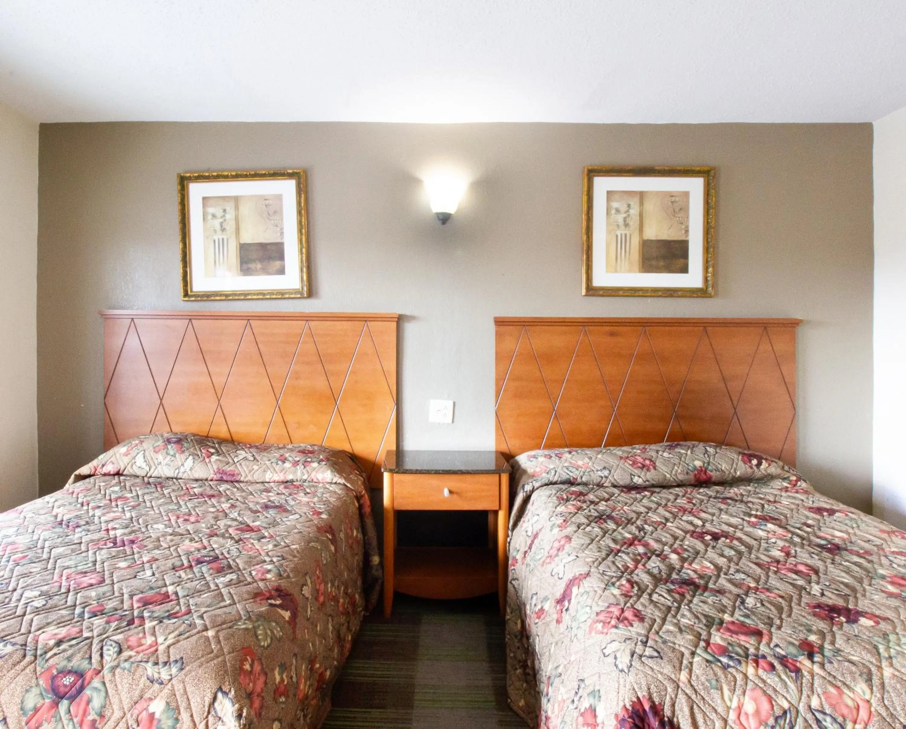 View (from property/room), Bed in Whitehouse Motel Richmond South