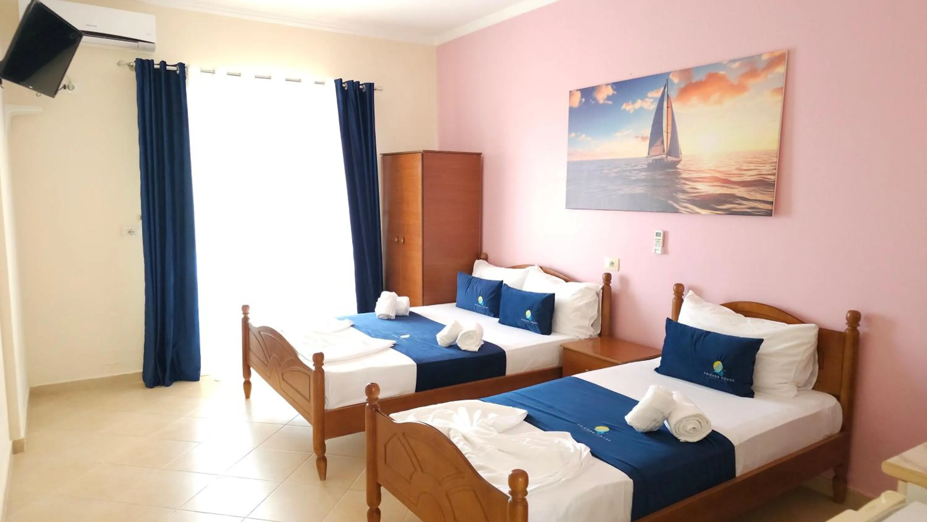 Standard Triple Room with Sea View in Friends House - Borsh Hotel