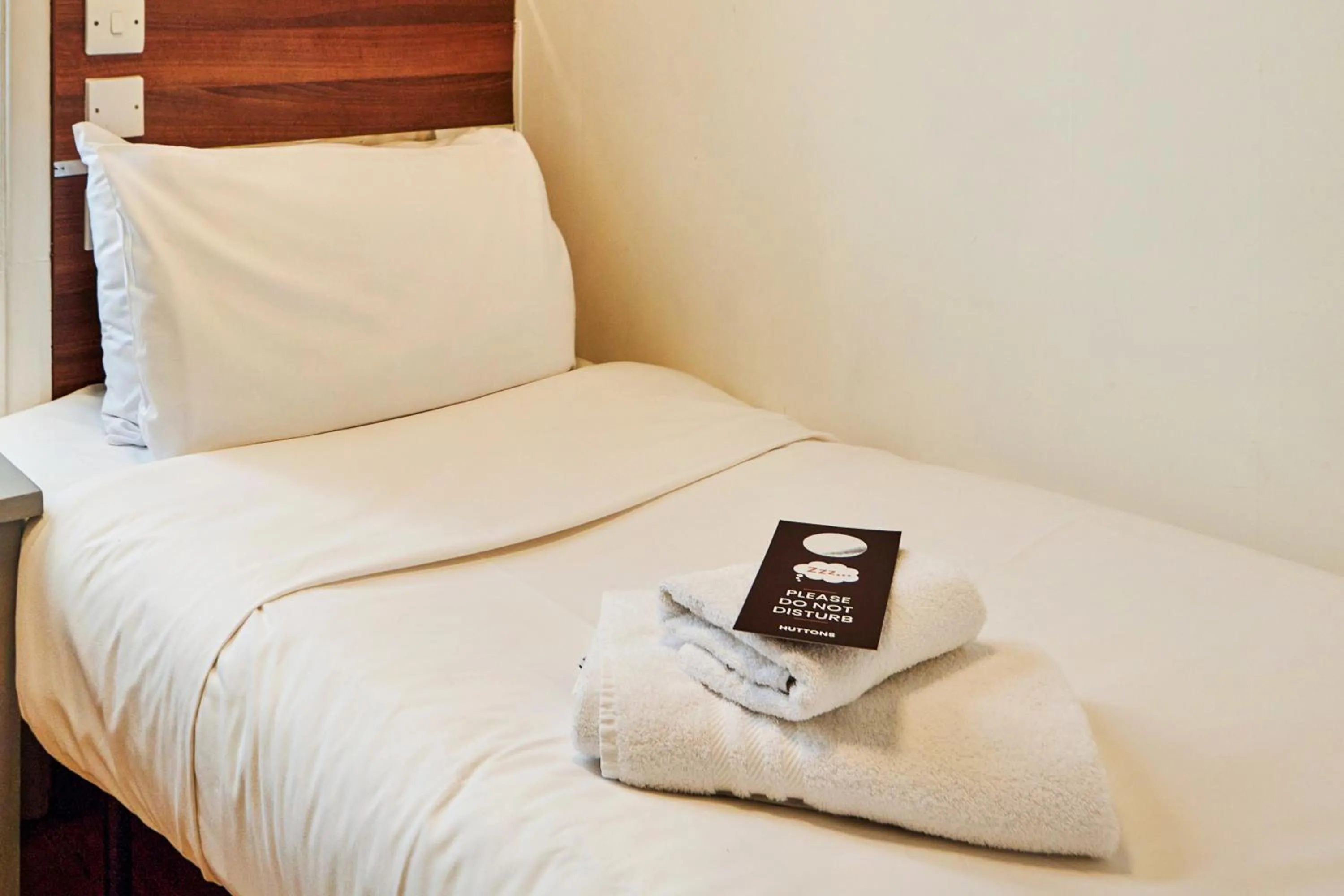 Bedroom, Bed in Huttons Hotel, Victoria London