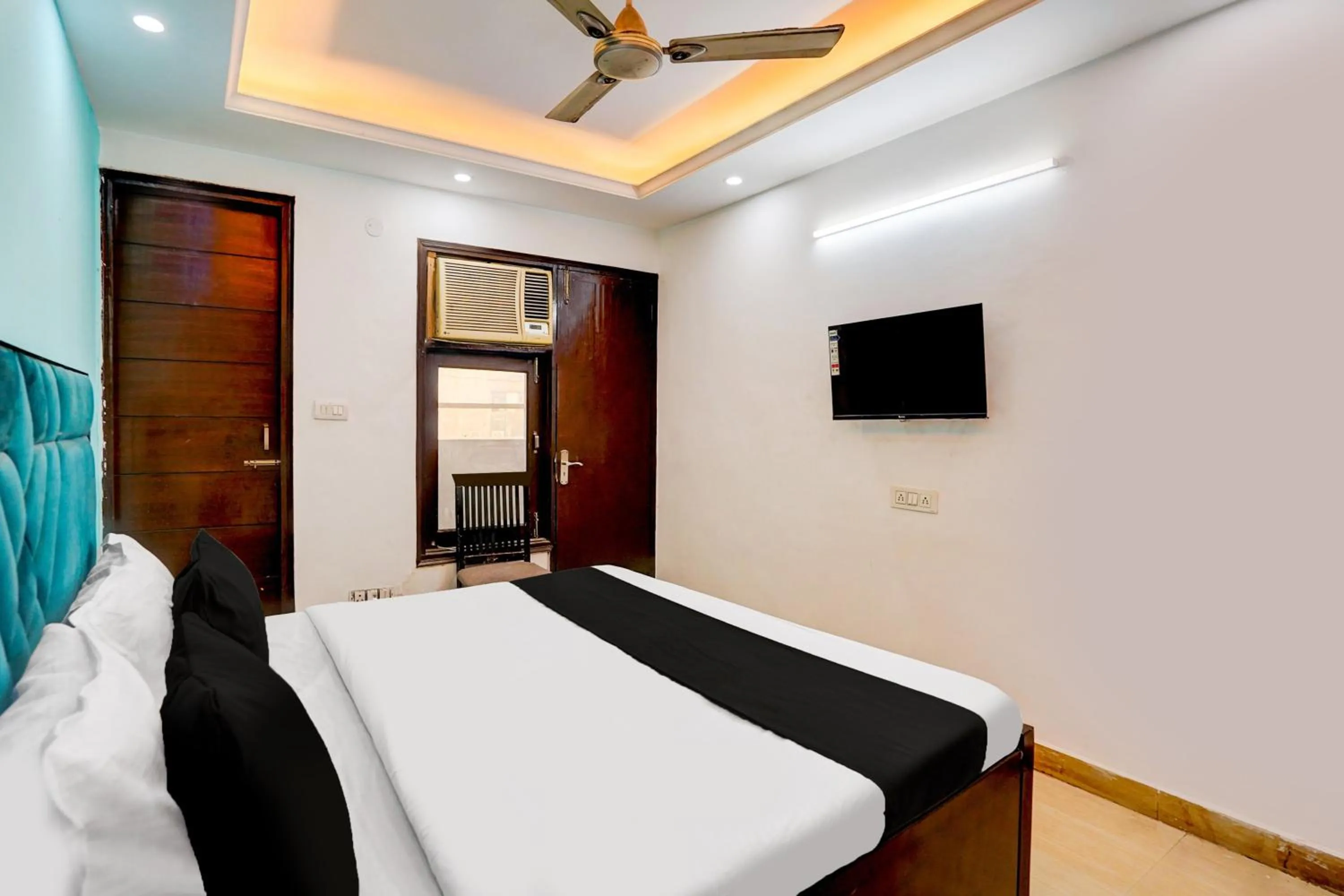 Bedroom, Bed in Super Hotel O Silver Key KD plaza Near Saket Metro station