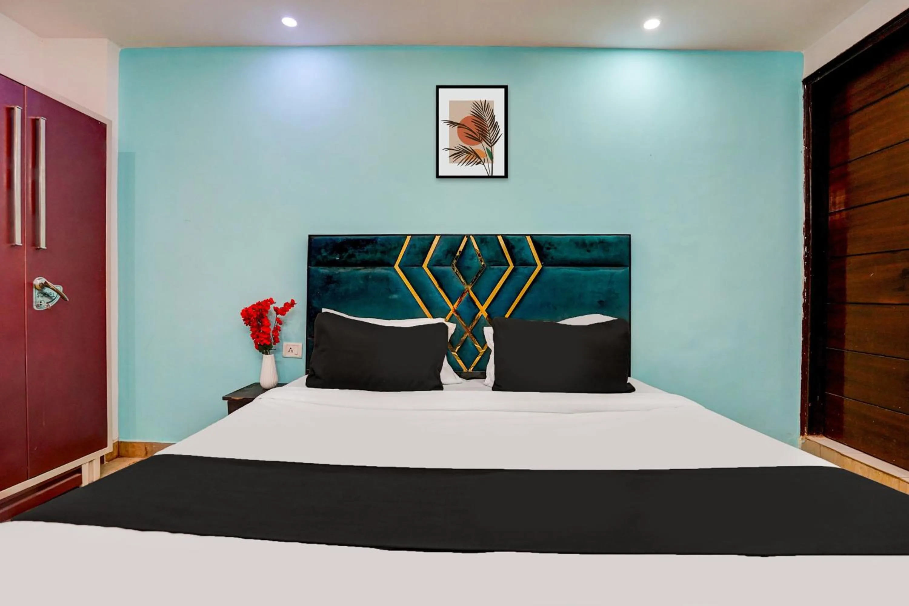 Bedroom, Bed in Hotel O Silver Key KD plaza Near Saket Metro station