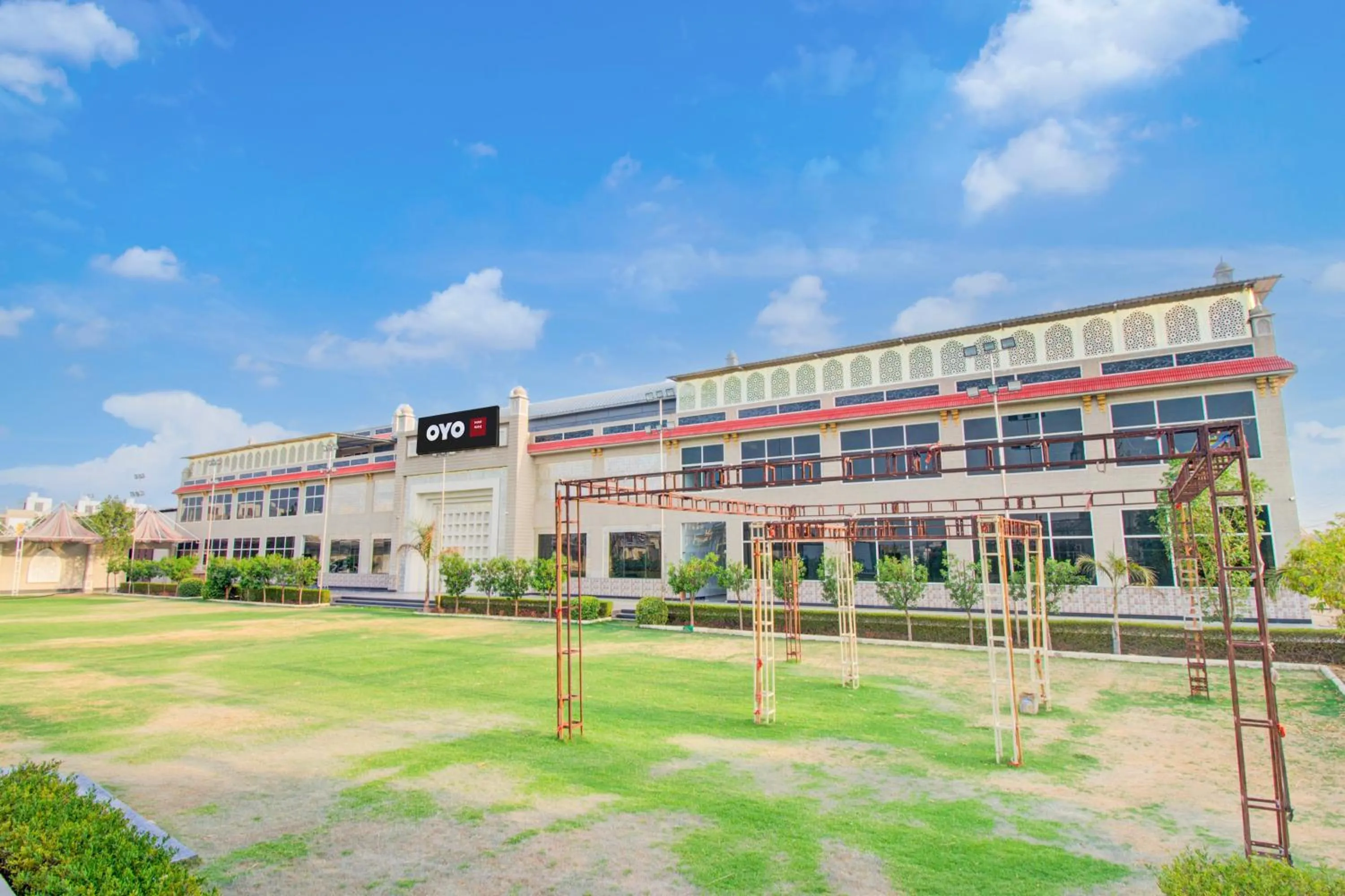 Facade/entrance in Hotel O Hatoj