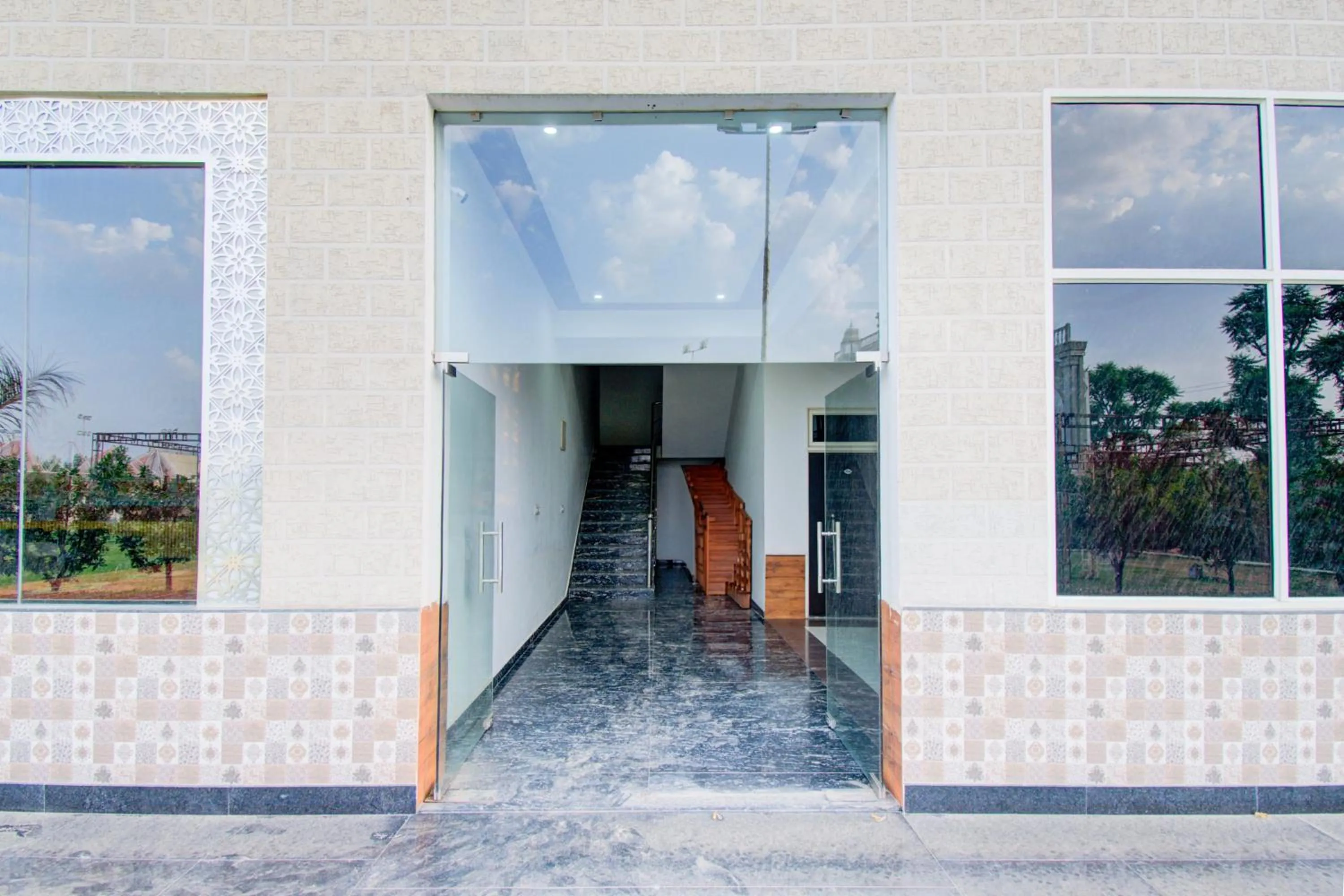 Facade/entrance in Hotel O Hatoj