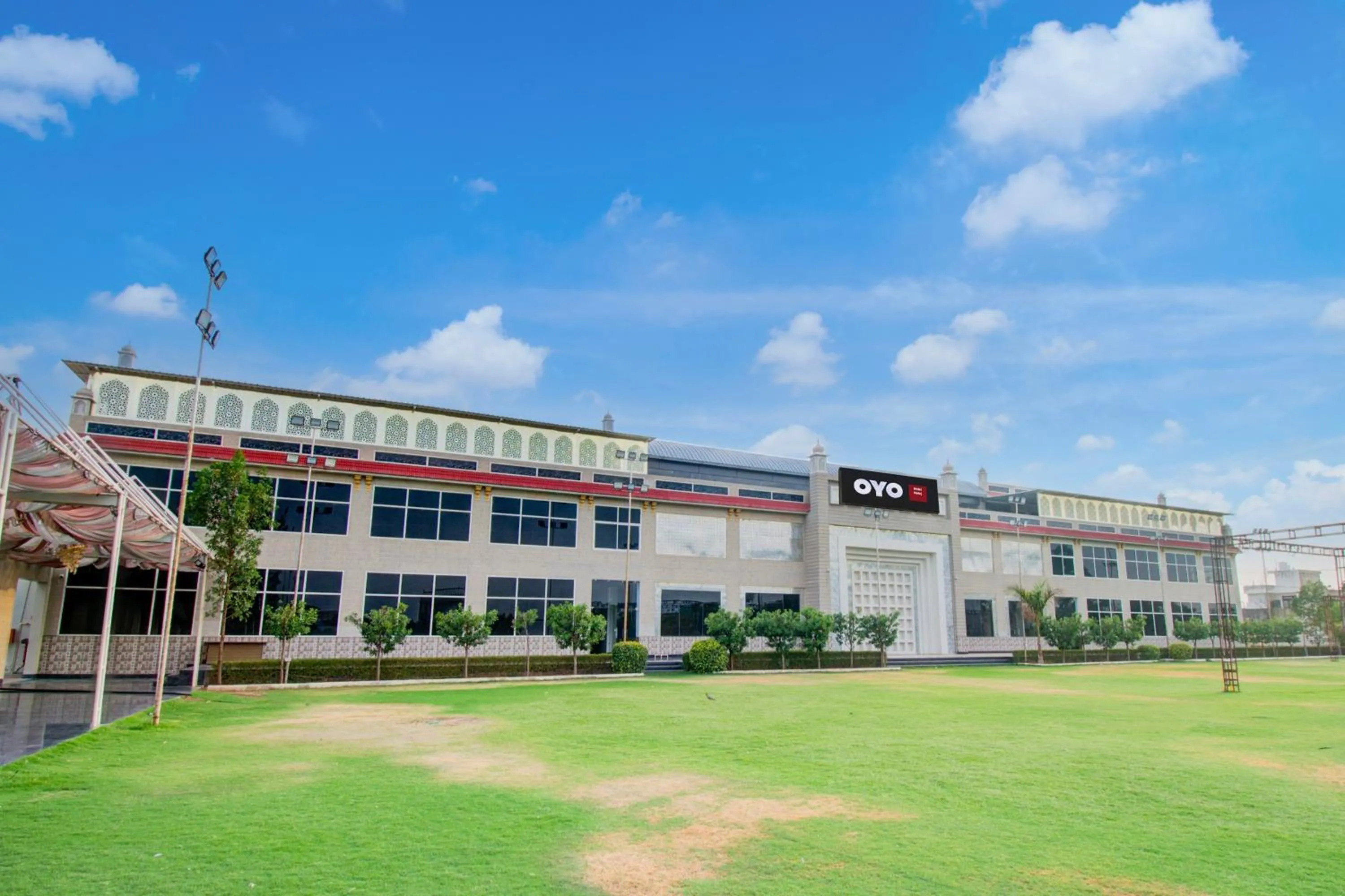 Facade/entrance in Hotel O Hatoj