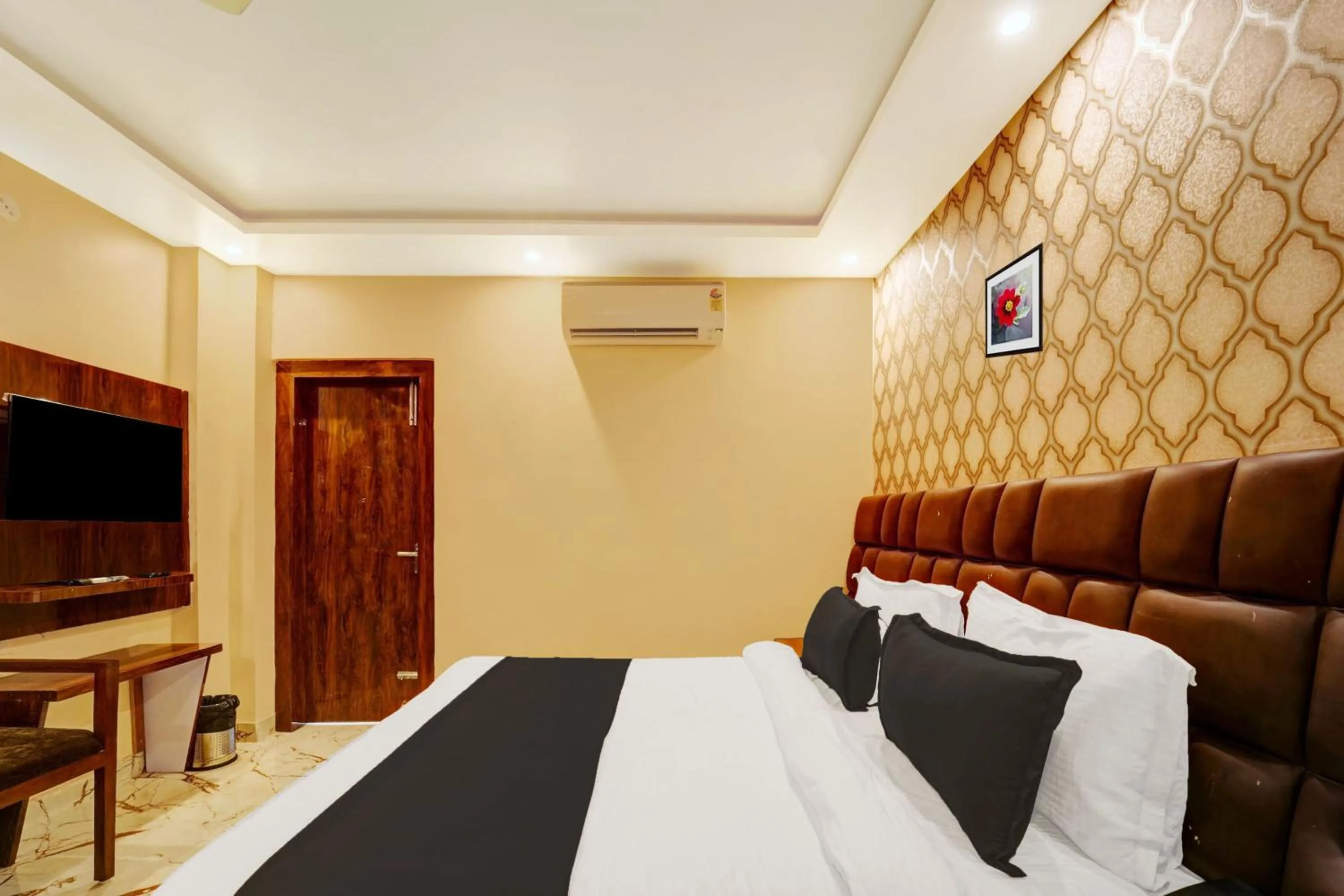 Bedroom, Bed in Super Townhouse OAK The Dev Regency