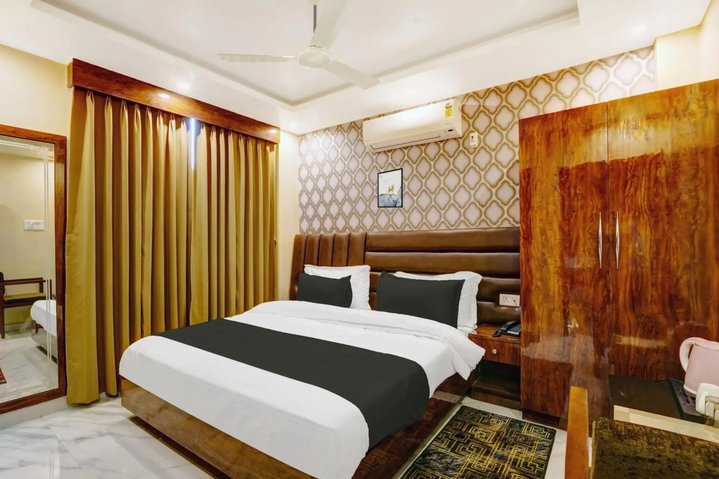 Bedroom, Bed in Super Townhouse OAK The Dev Regency Bedroom, Bed in Super Townhouse OAK The Dev Regency