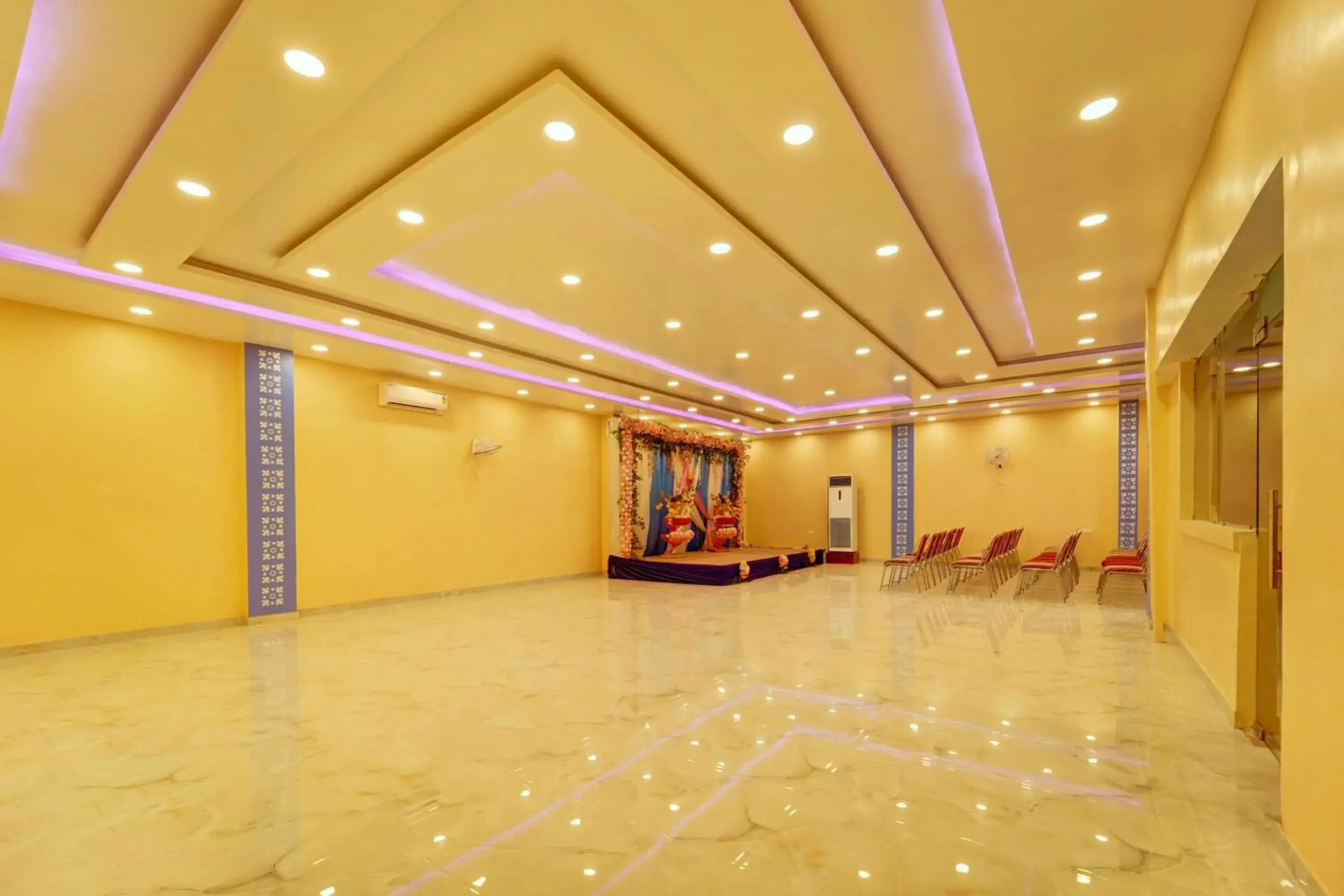 Lobby or reception in Super Townhouse OAK The Dev Regency Lobby or reception in Super Townhouse OAK The Dev Regency